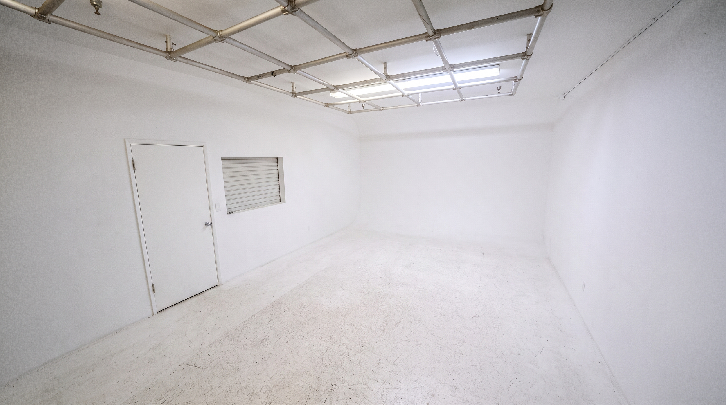 STUDIO 3_EMPTY 1.png