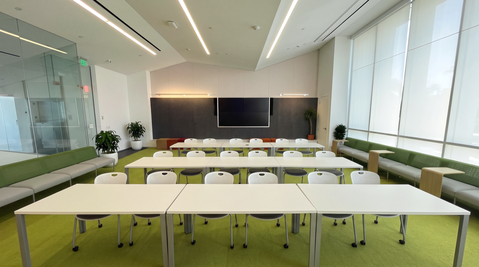 VIEWFINDER_CLASSROOM DESKS_1.png