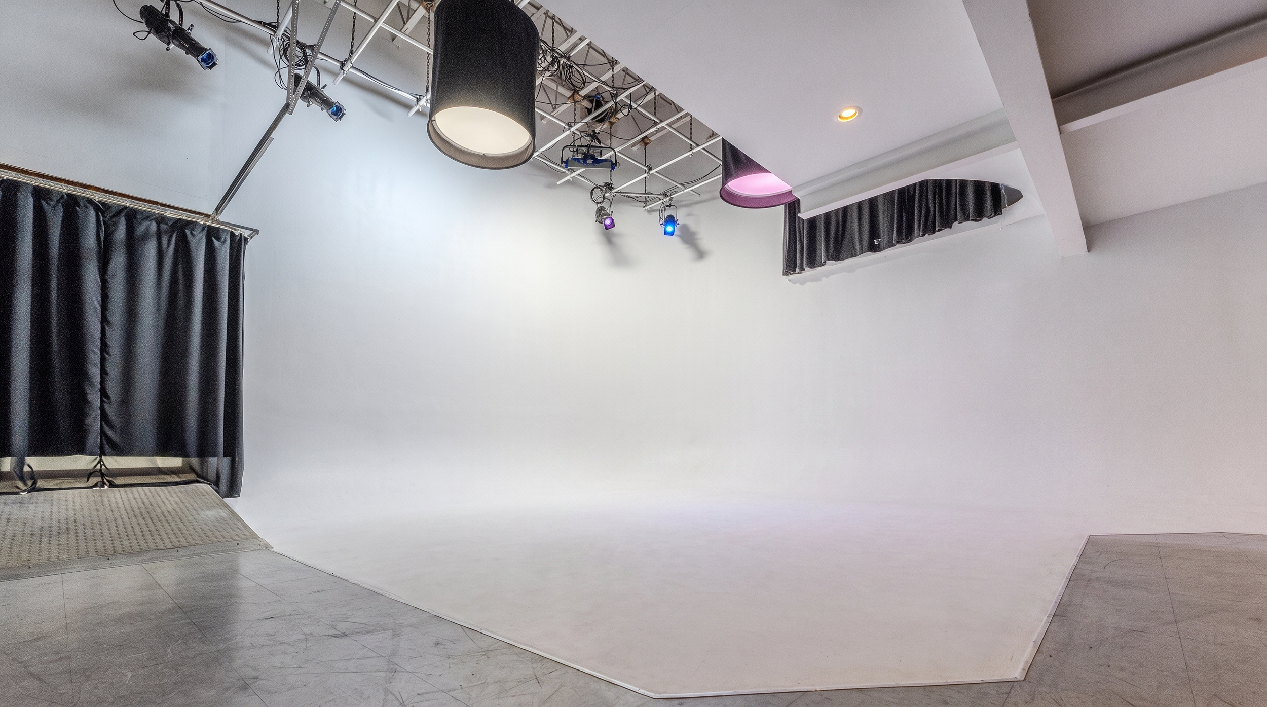 STUDIO 1_EMPTY 1.png