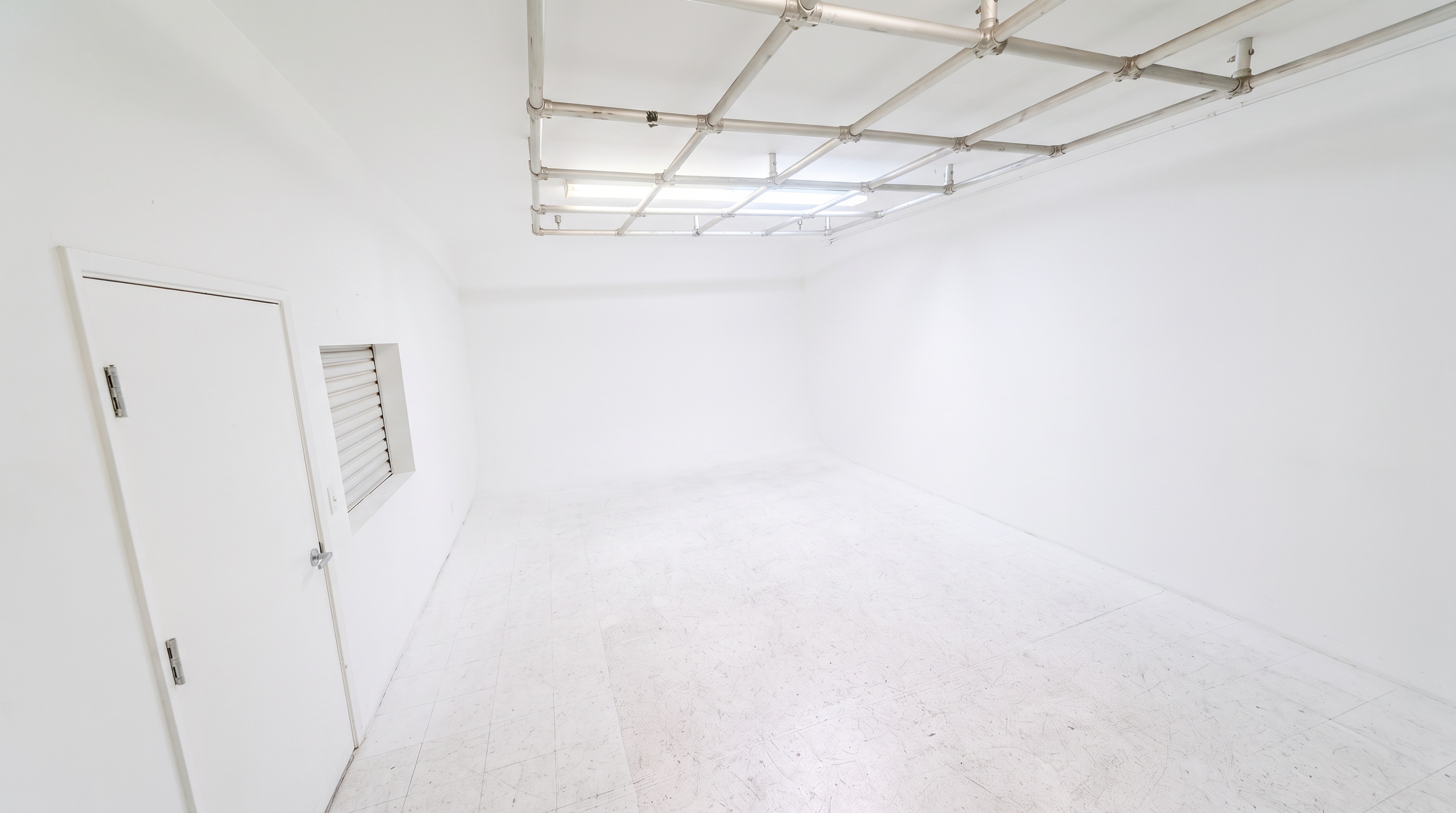 STUDIO 3_EMPTY 3.png