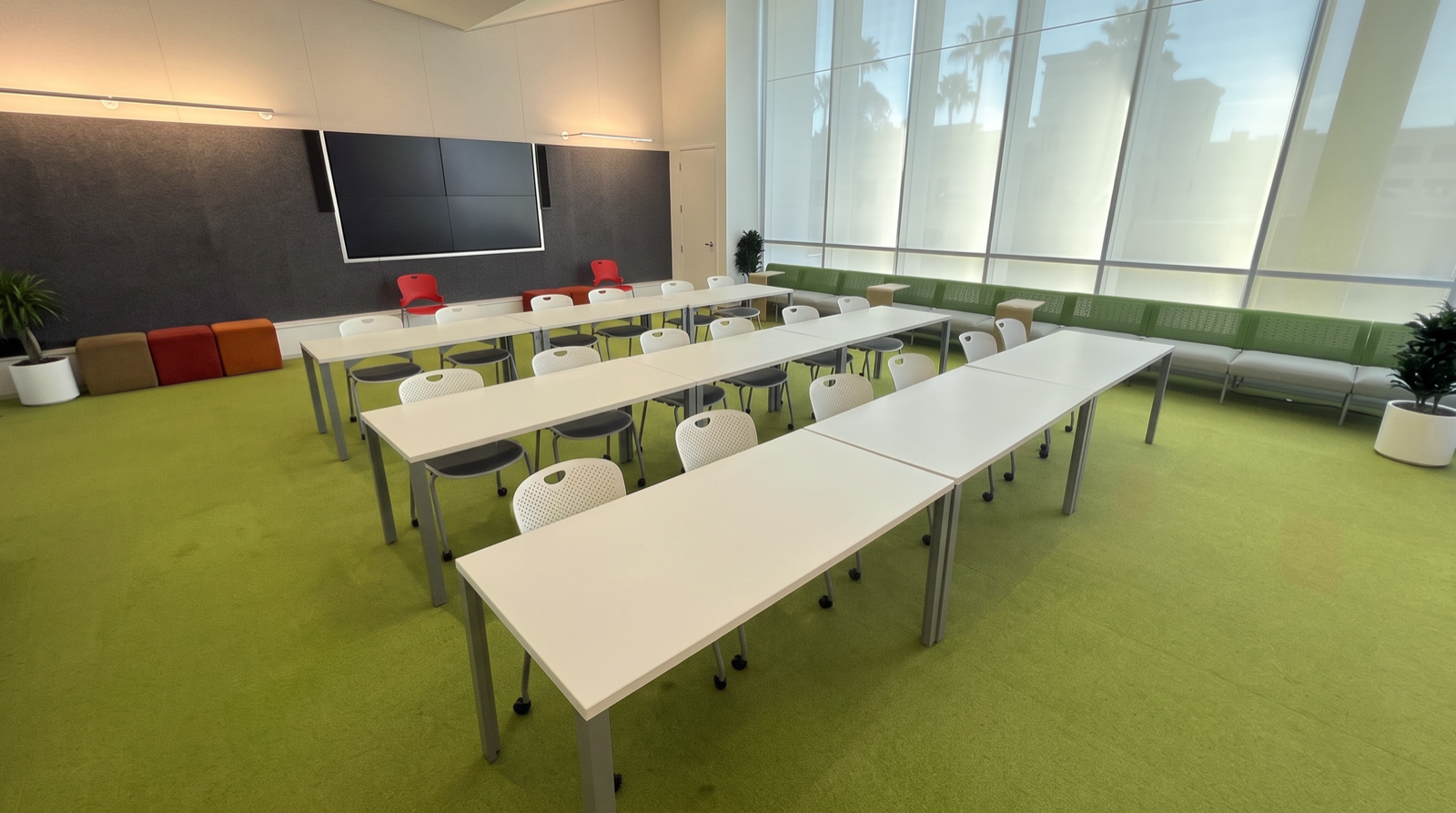 VIEWFINDER_CLASSROOM DESKS_2.png