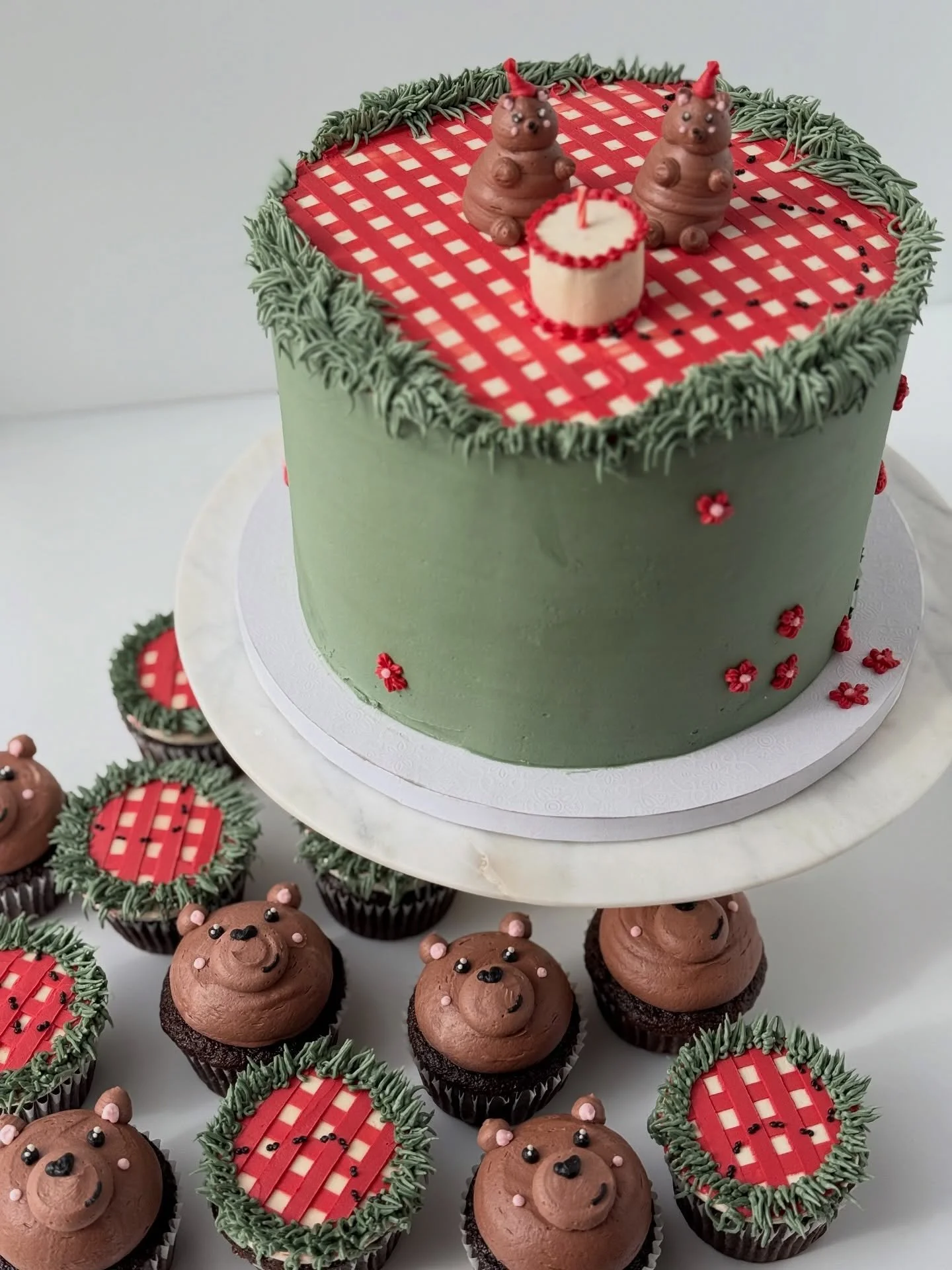 Bear Picnic Cake 🐻🧺🐜

✨I was so excited for this order for so many reasons

✨this was for a repeat customers kids first birthday and they named their son Stellan!! (Same name as my son)

✨I&rsquo;ve also never done a plaid! 

✨I ordered a custom s