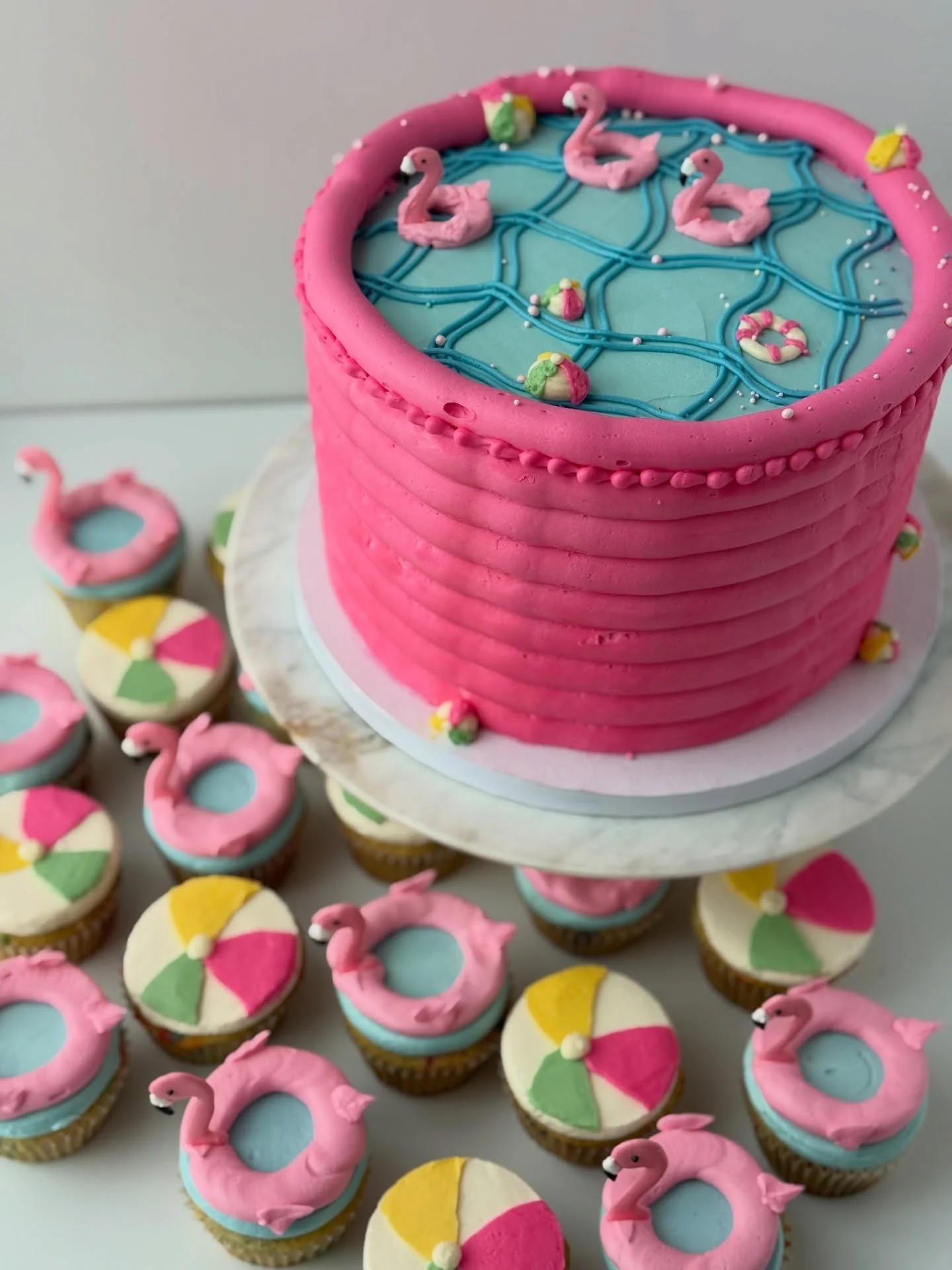 Dive right in 

✨first ever pool cake! Complete with flaming pool floats and beach balls

✨I made the flamingo pool floats but first making royal icing transfer flamingo heads/necks 

✨I got the pool side cake texture from a cake comb- the trick to c