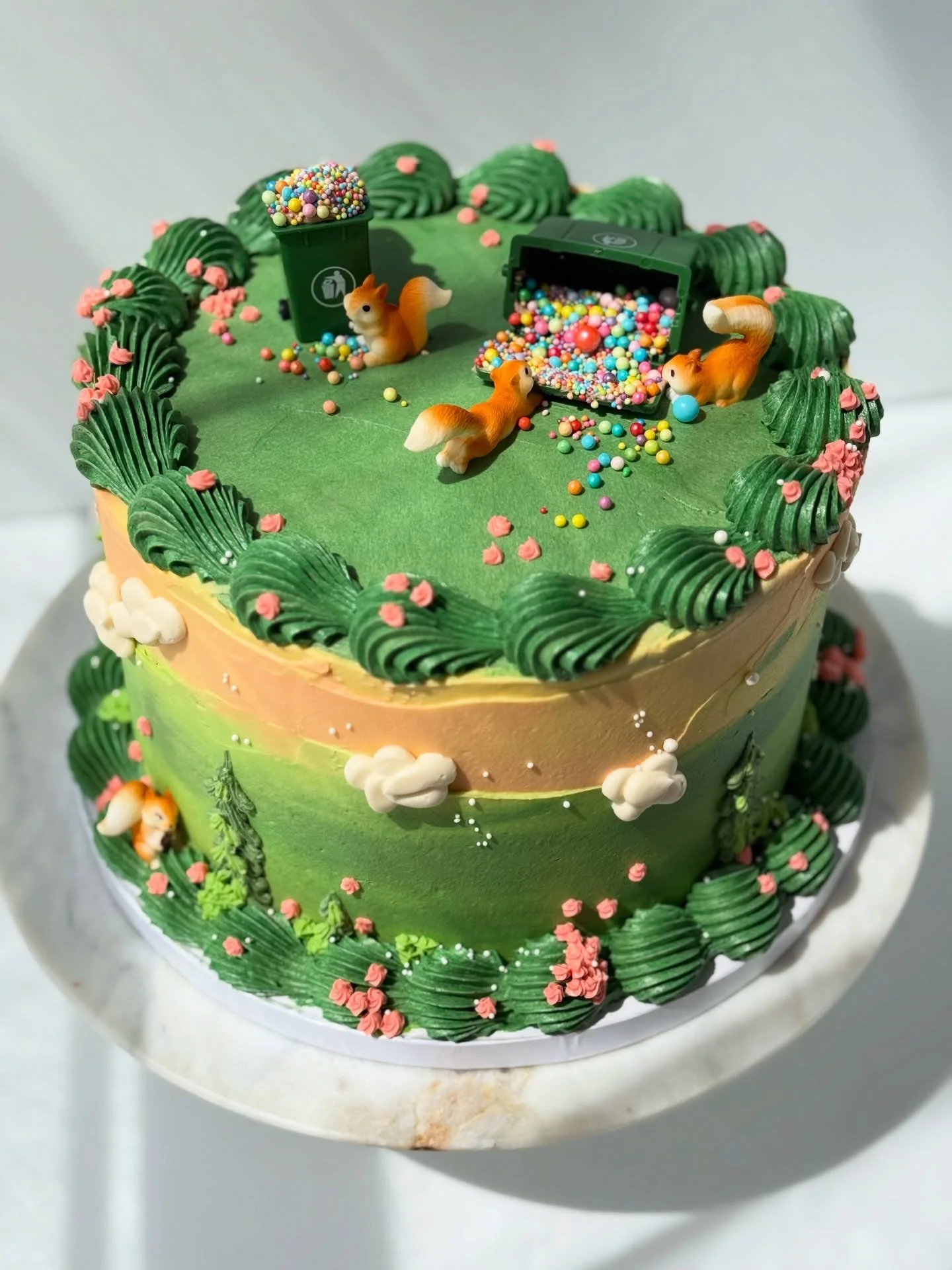 Squirrel Cake 🐿️

✨my customer requested a cake with squirrels eating garbage at a park 

✨I decided to make the garbage be rainbow sprinkles which to me was the best idea ever!

✨I was honestly unsure how this cake would turn out but was really sur