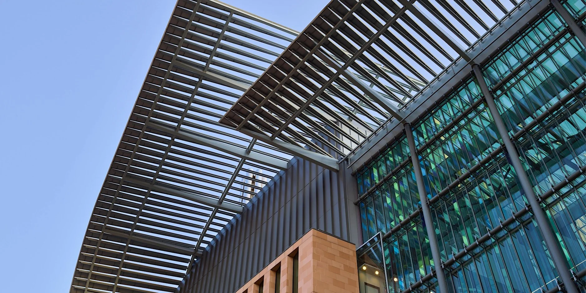 From Molecules to Cells: EM Innovations in Life Sciences at the Crick