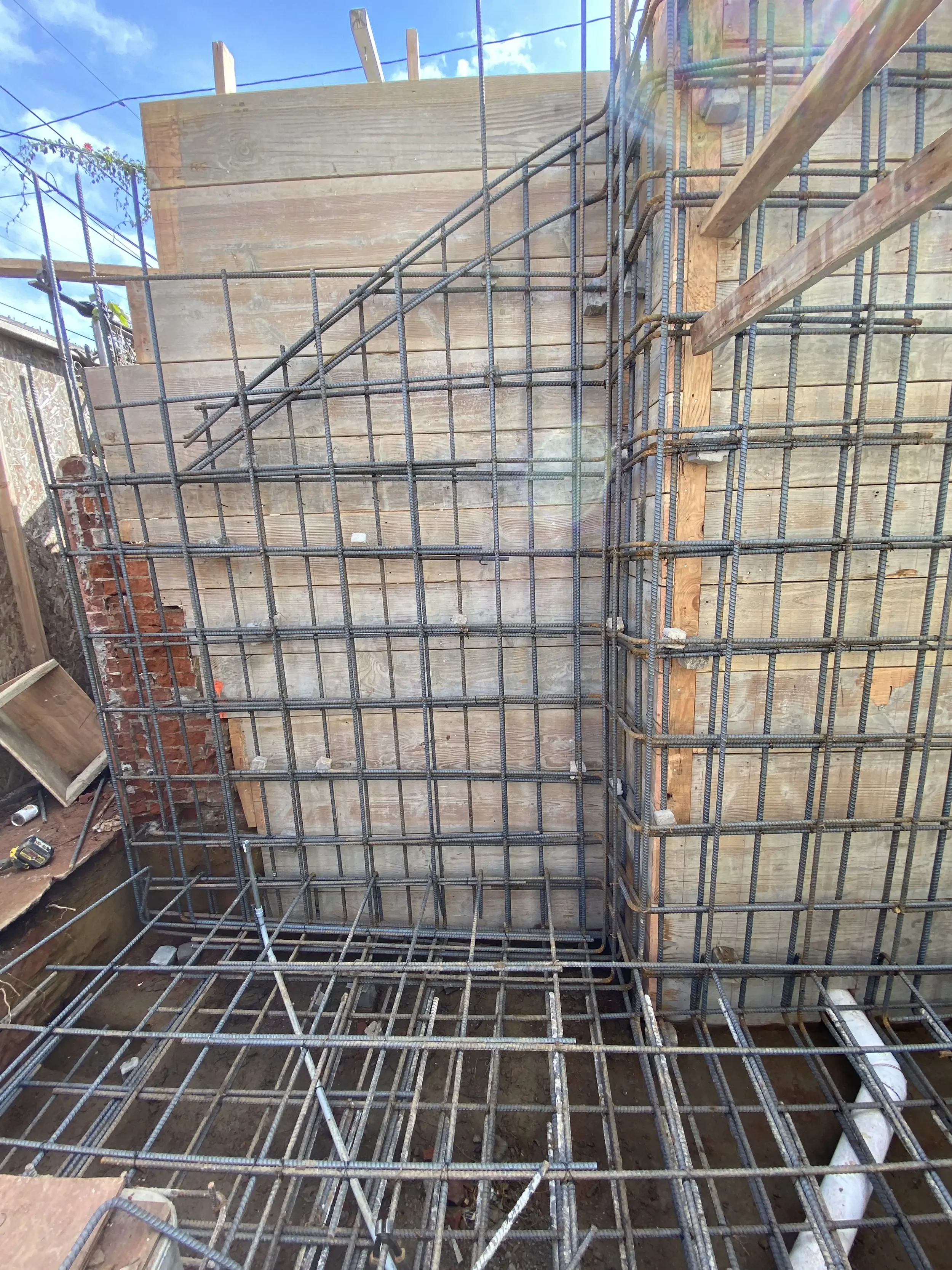 Formed retaining wall with vertical and horizontal reinforcement by Massoudi Consulting Engineers in the Bay Area