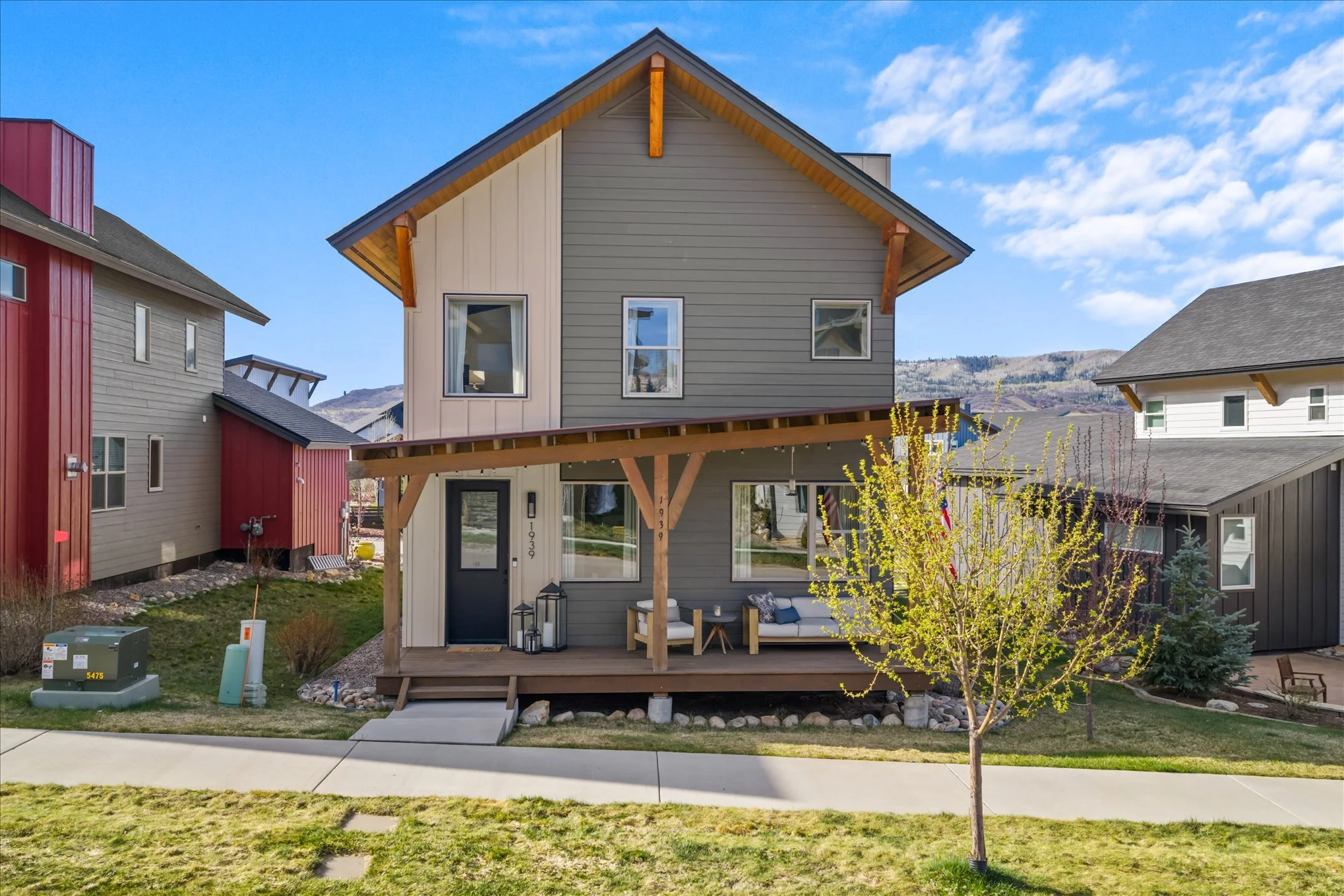 1939 Indian Trails  
  MLS: S1065907    
  $1,550,000   