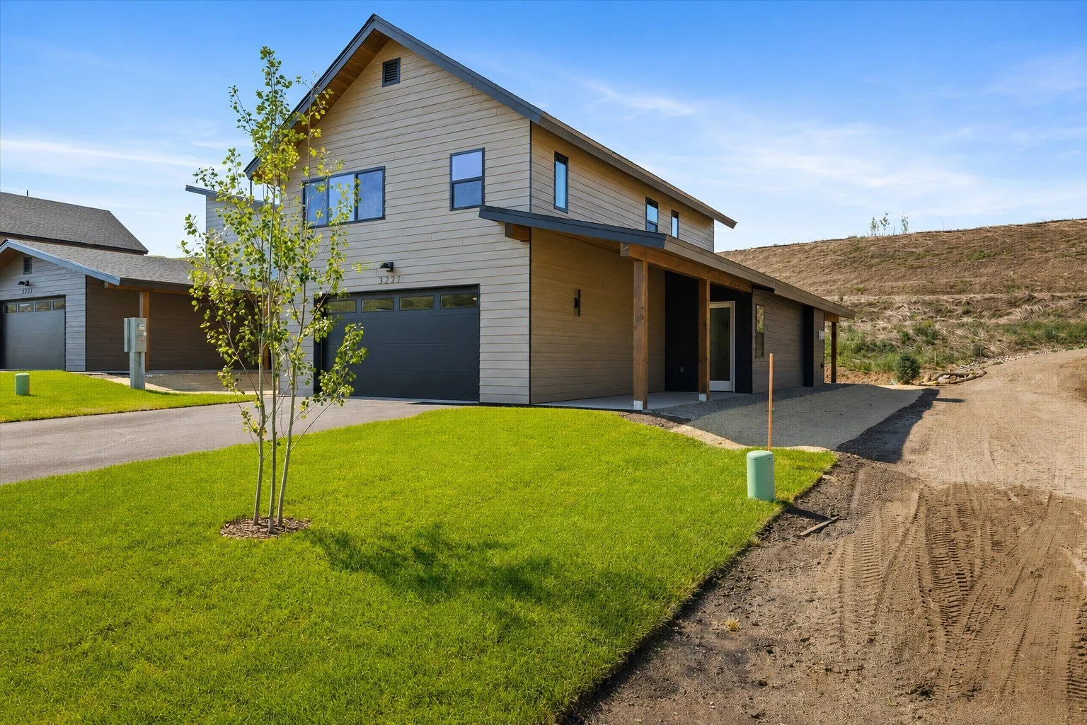 3235 Emerson Trail | Lot 52  
  $1,648,350   