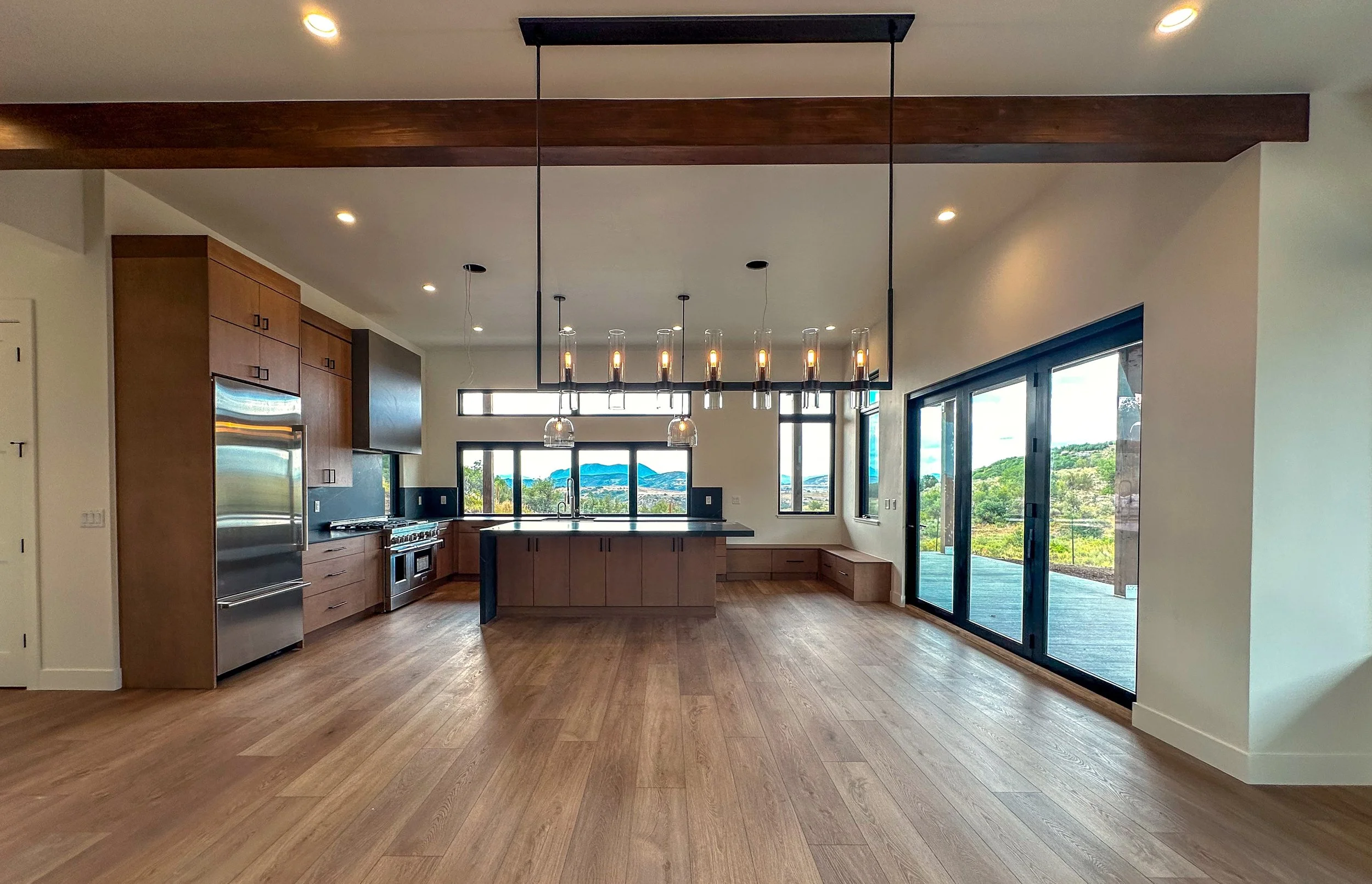 2060 Sunlight Drive   
  MLS: S1049122    
  $3,399,528