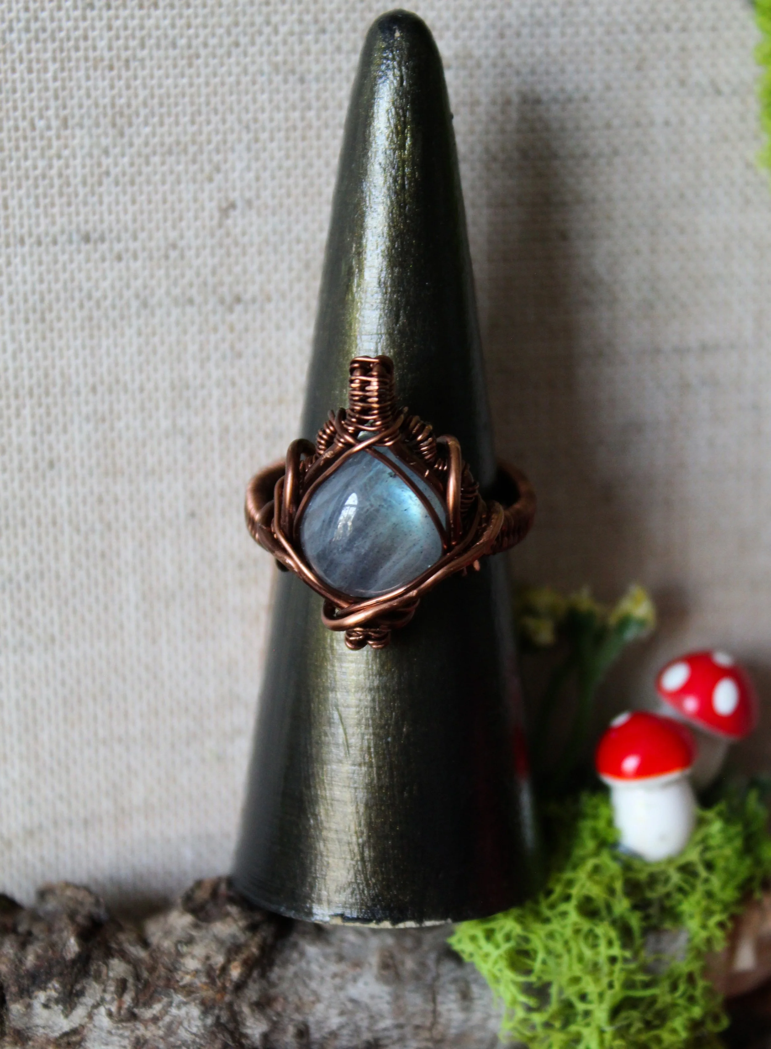 wire wrapped labradorite ring.jpg
