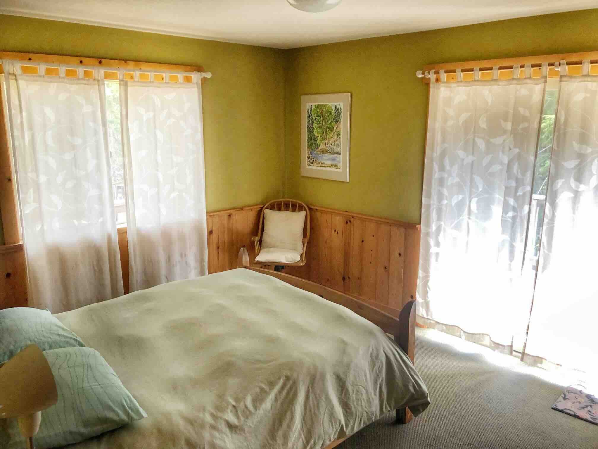 QUEEN- ROOM 1.jpeg