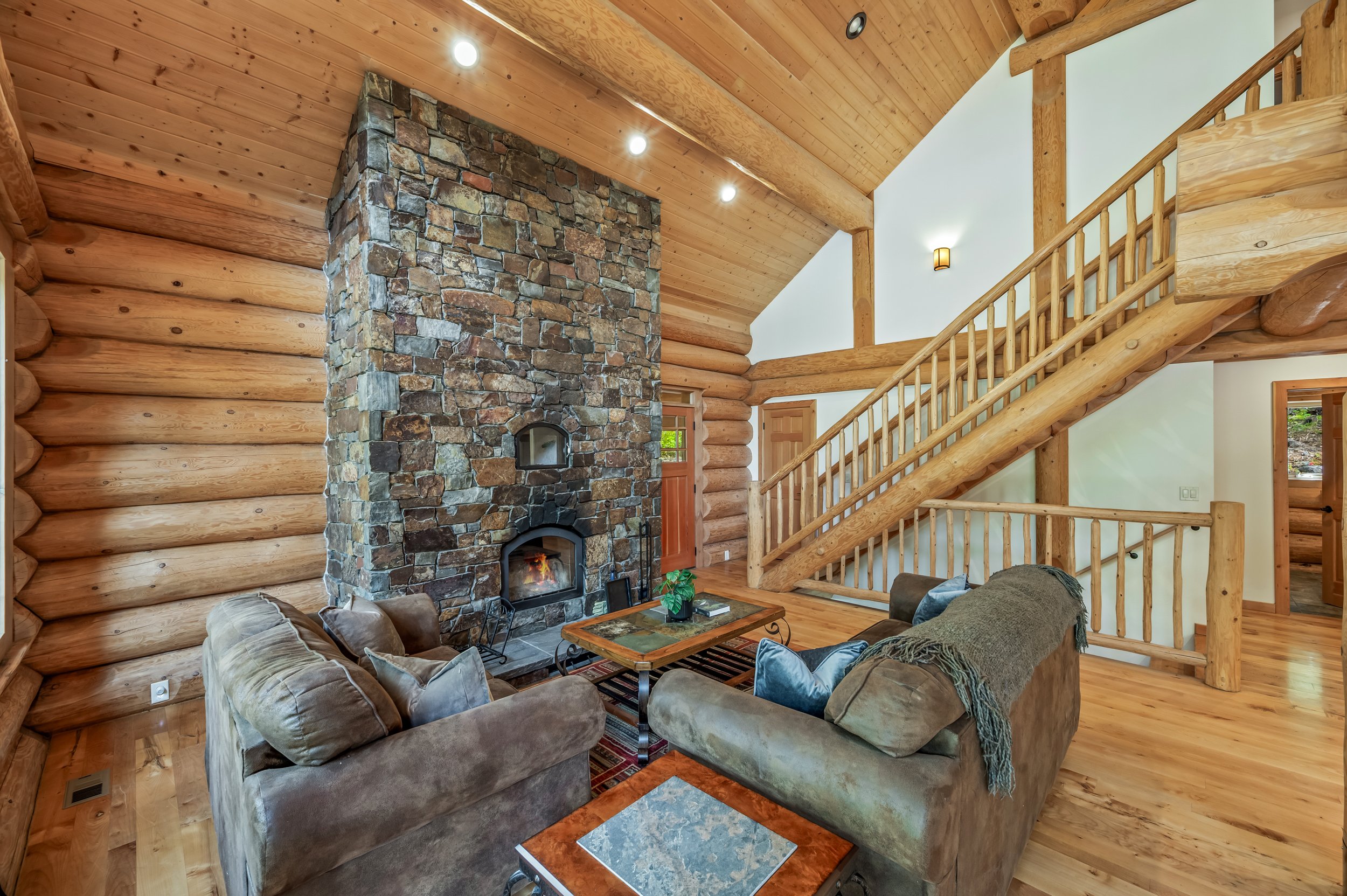 304_Dr_Bob_Creek_Rd_Leavenworth_Cabin_Claridge_Media_Photos-3.jpg