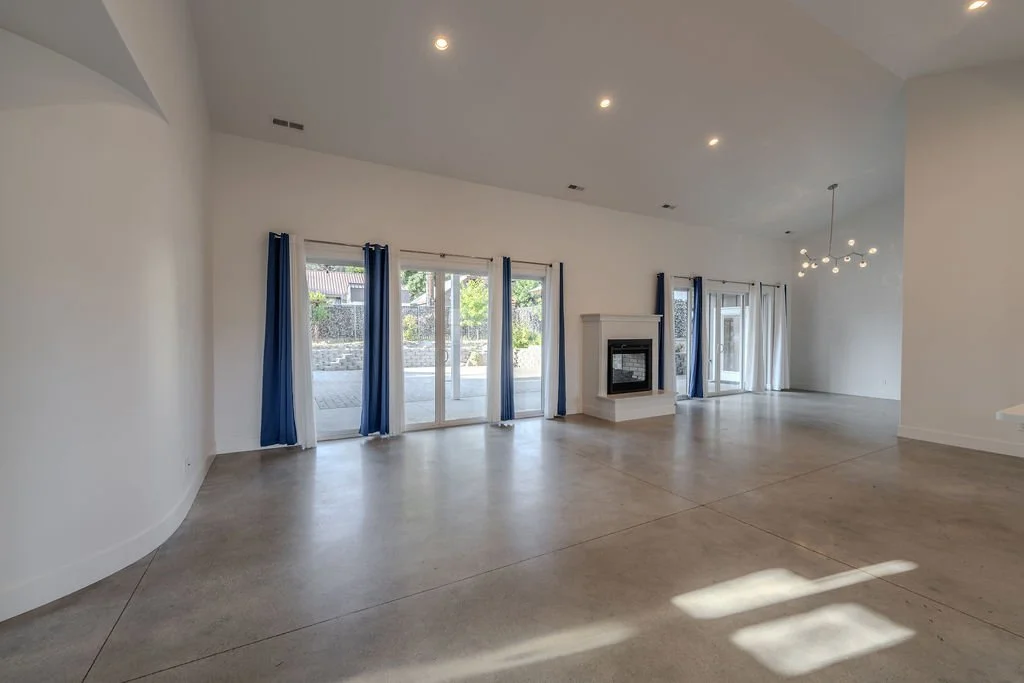 living room 1.jpg