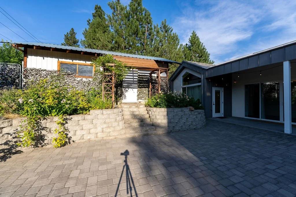 detached garage.jpg