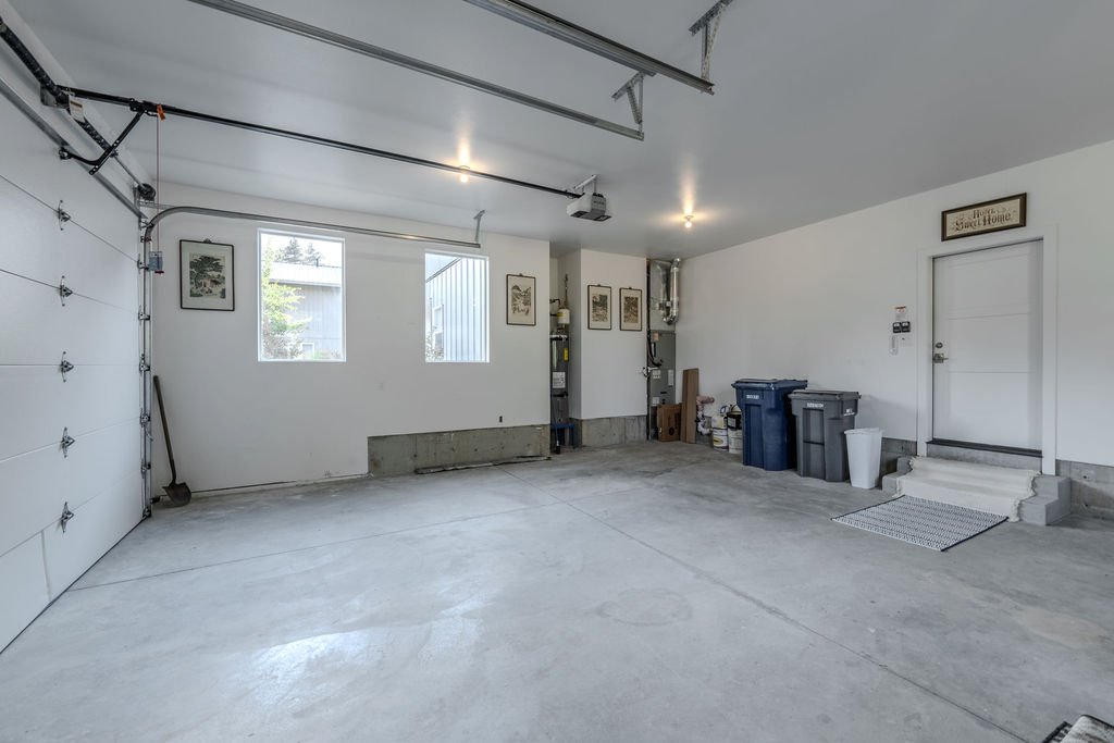 garage interior.jpg
