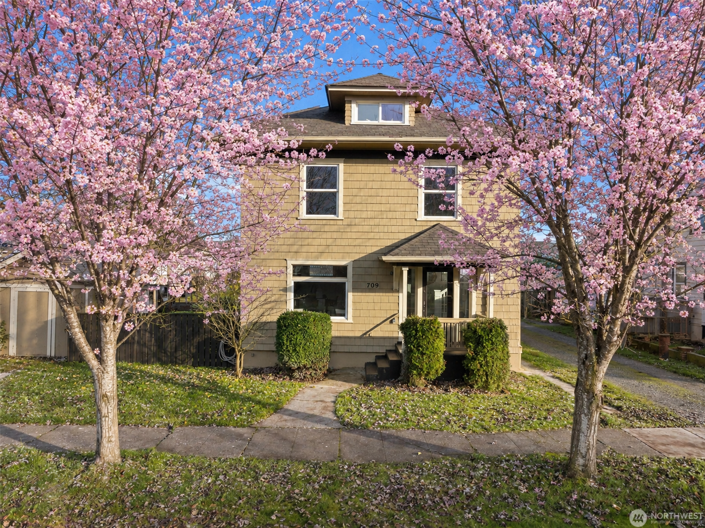 709 S Cedar St, Tacoma, WA