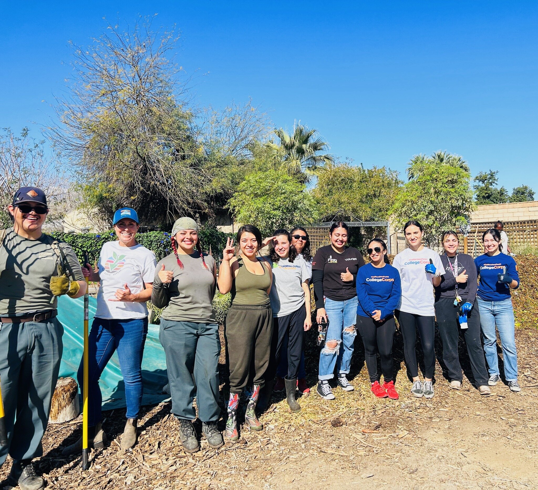 College Corps volunteers at @collegeofthedesert are composting the leftover inedible food from the college food bank. Any food not fit for consumption is being composted at their own site. We are thrilled that College Corps volunteers are training wi