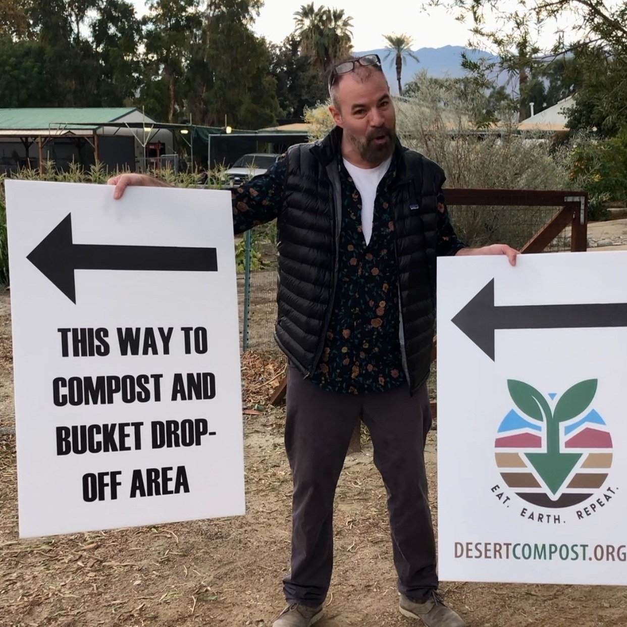 Our compost crew at @collegeofthedesert. You too can have fun, meet people, and help the planet, when you volunteer with us. See the link in bio! #healtheearth #composting #compostislife #Composting