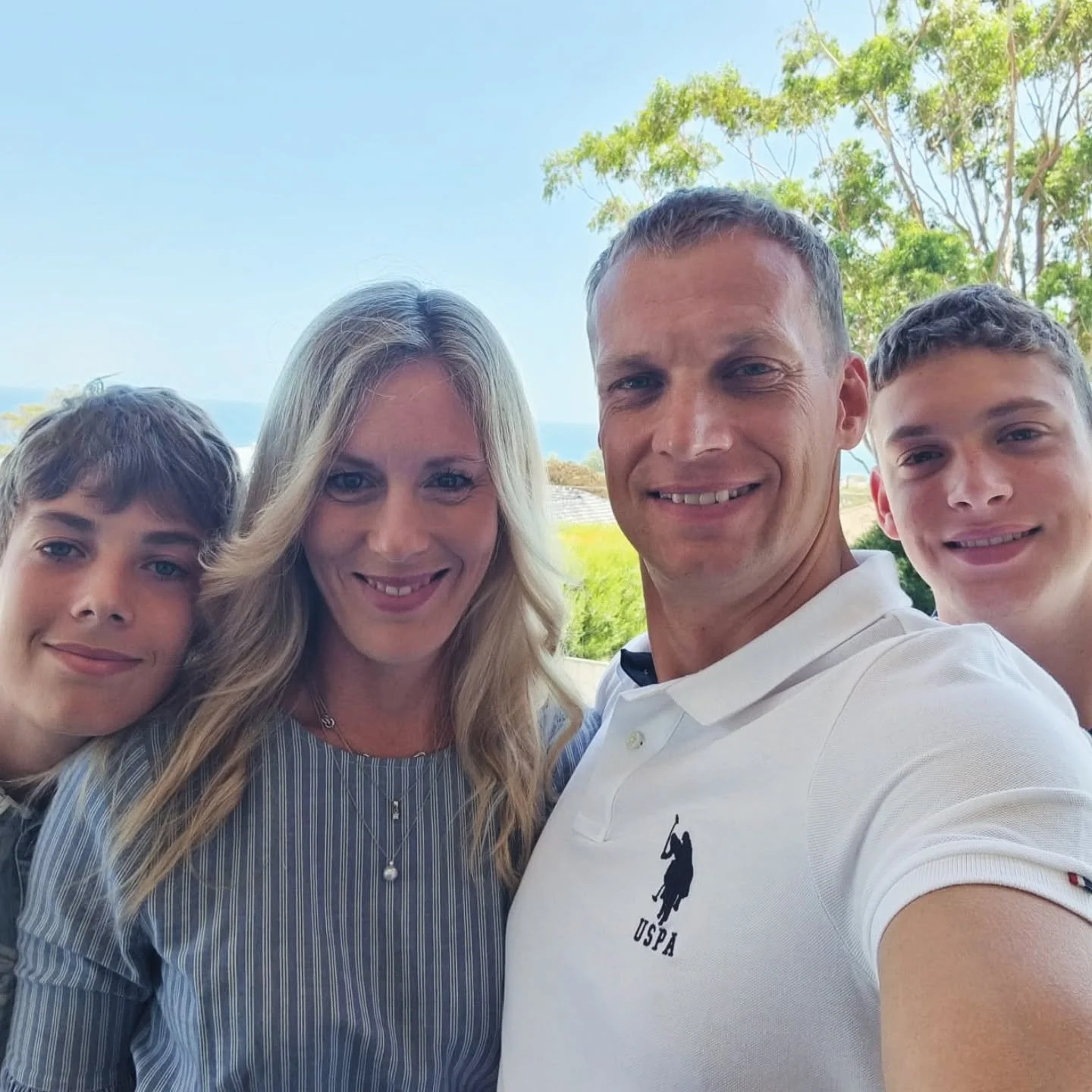 Wishing everyone a happy holiday! Thank you for all you continued support throughout 2025. 
I really appreciate all the encouragement and engagement from you all, it means so much too me - as the studio can be quiet place for an overthinking artist, 