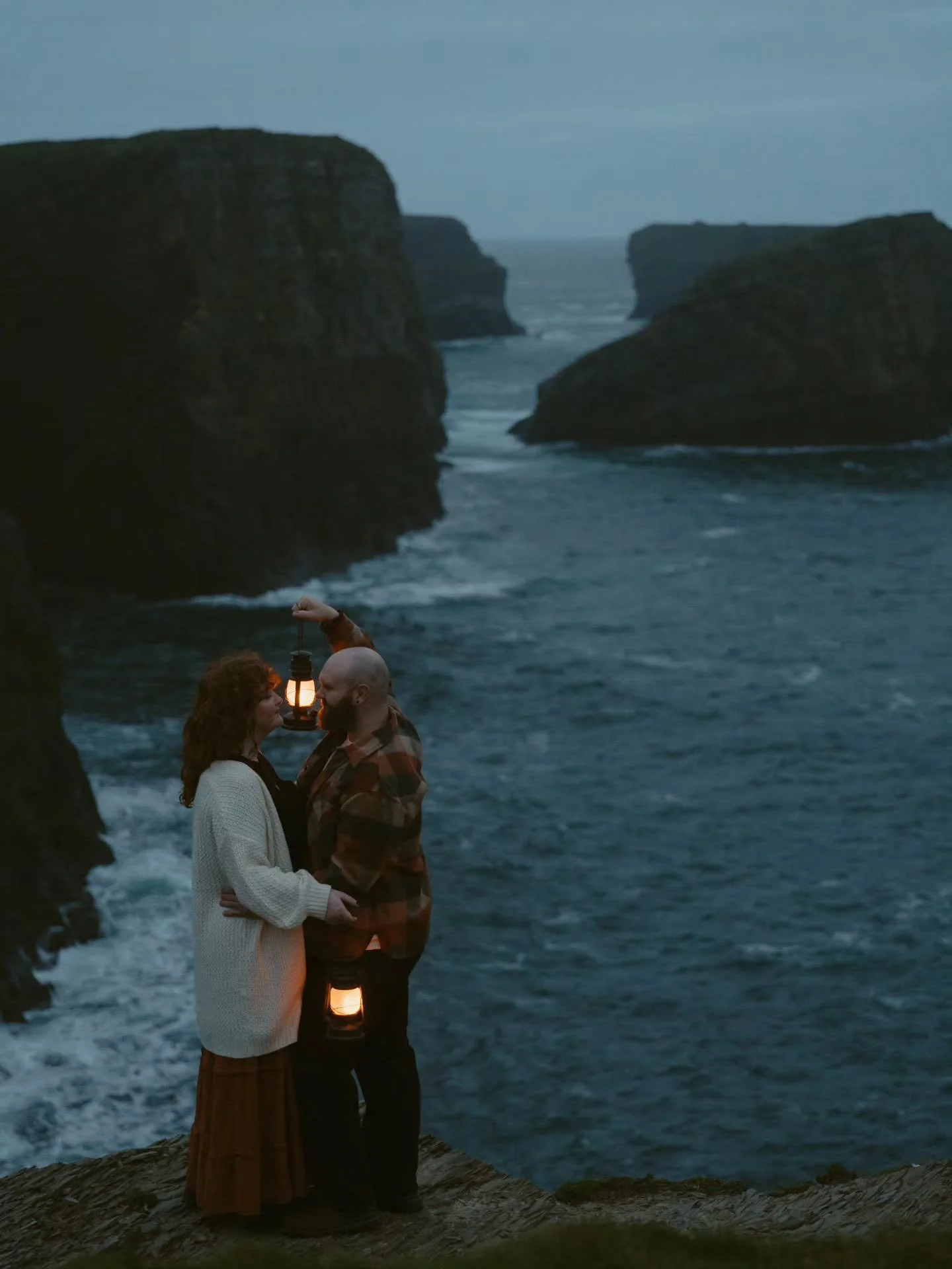Some blue hour fun with lanterns at the end of a beautiful couple's session✨️🌊. 
.
.
.
.
#irelandphotographer #corkphotographer #kilkeecliffs #irelandtravel #ireland