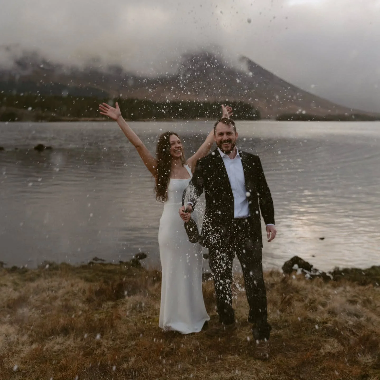 ✨️Beauty in the unplanned✨️. This elopement in Connemara was such a fun day of exploring, hiking, sheep, vows, the coolest handfasting ceremony I have seen by a couple, celebratory pints, and overall, a super chill day with such a lovely chill couple