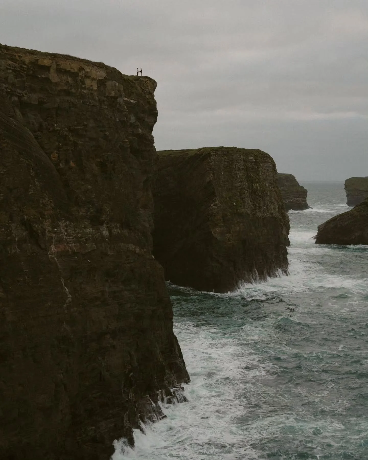 Honeymoon photo adventure at the cliffs💚. These two were so freakin cute...omg. They came from the States and wanted to document their honeymoon here so they reached out to me. B's enthusiam was so contagious right from the beginning and I absolutel