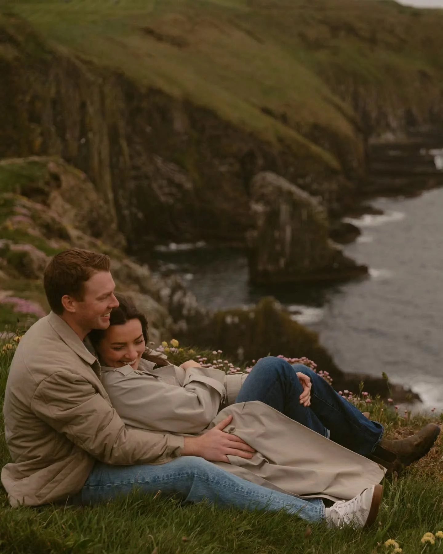 An engagement session from May when the sea pinks were in full bloom along the coast🌸. I absolutely love the month of May in Ireland. It's not as busy with tourism as other months in the summer, but everything comes alive again and I just love it so