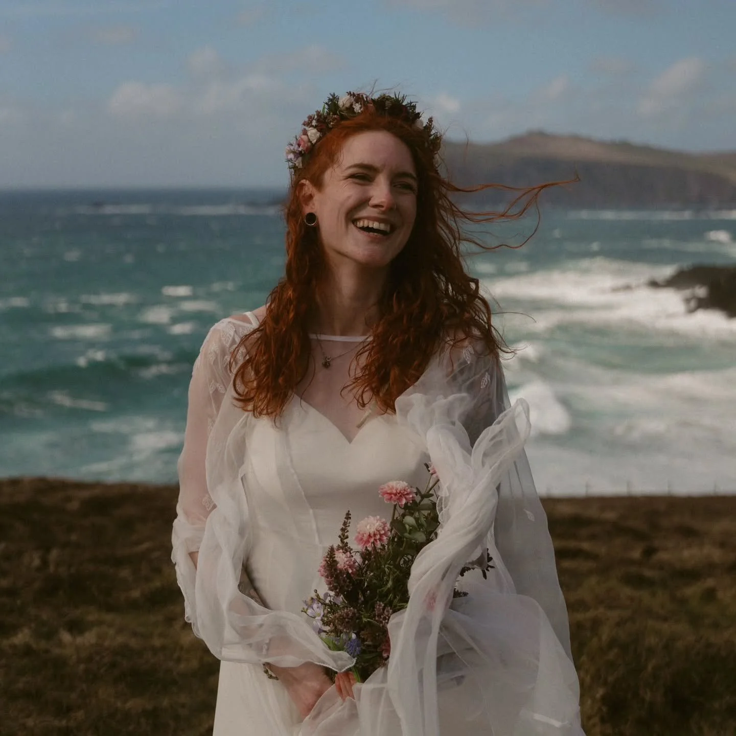 A day filled with so much love, laughter, tears, and some crazyyyyy wind. 😍 These two and their closest people came from Germany to celebrate their love for each other and this country. They had been to Ireland so many times, so of course their wedd