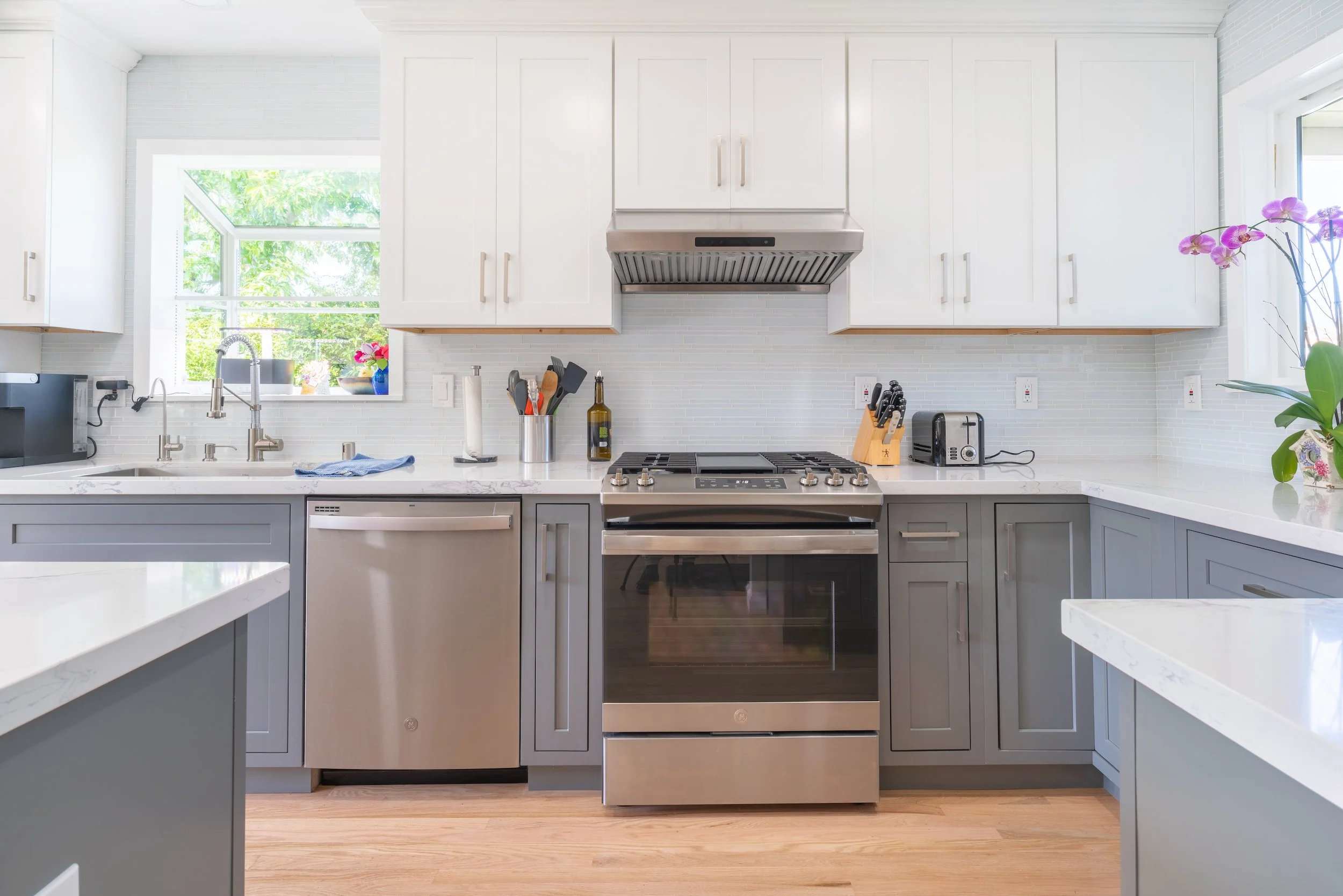 Contemporary Kitchen Remodel in Sunnyvale, CA by EDR Design Build project photo