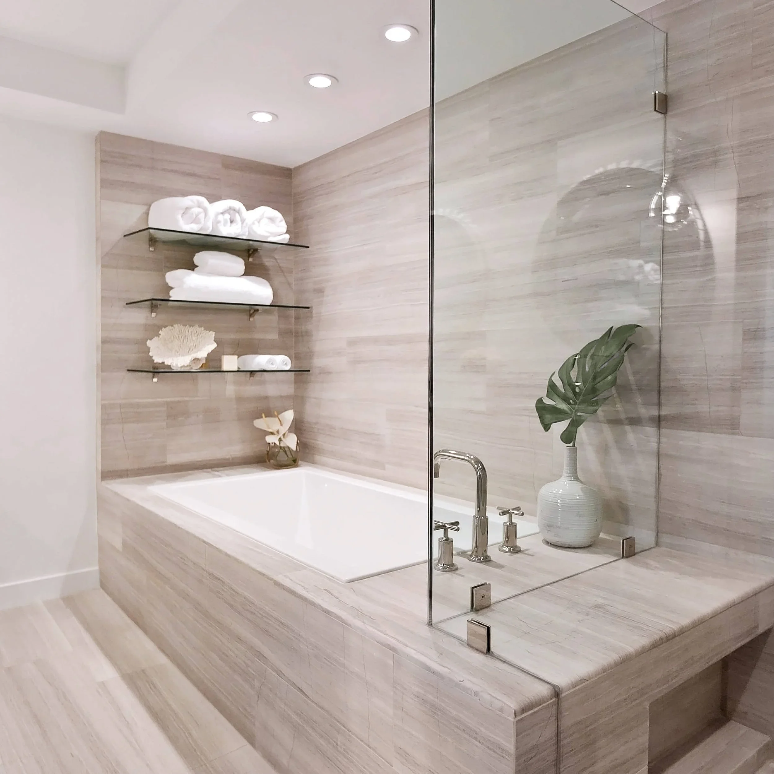 Freestanding Baths vs Built-In Baths in Los Altos Hills: Which Is Right for Your Bathroom?