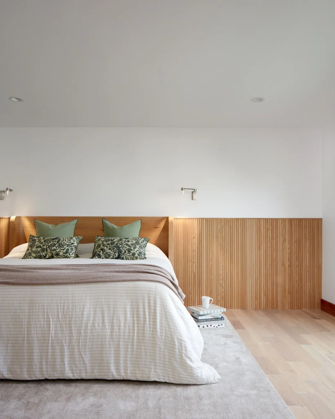Warm Minimalist Details🪵✨
Maximizing functionality doesn't mean sacrificing design integrity. For this home remodel, we focused on intentional custom wood elements that bring texture, rhythm, and structural purpose to the upper levels.

By utilizing