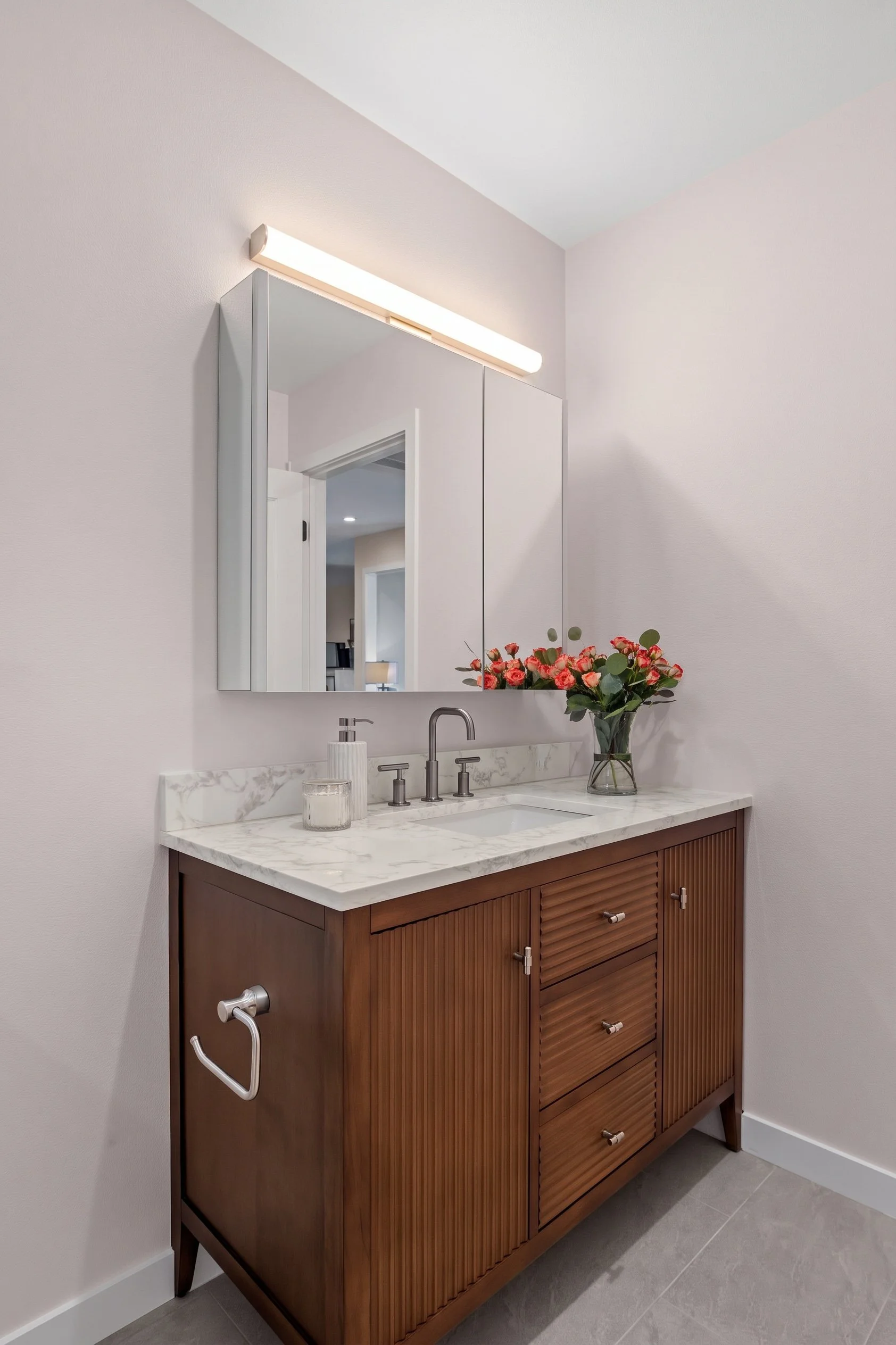 bathroom 2 (1).JPG