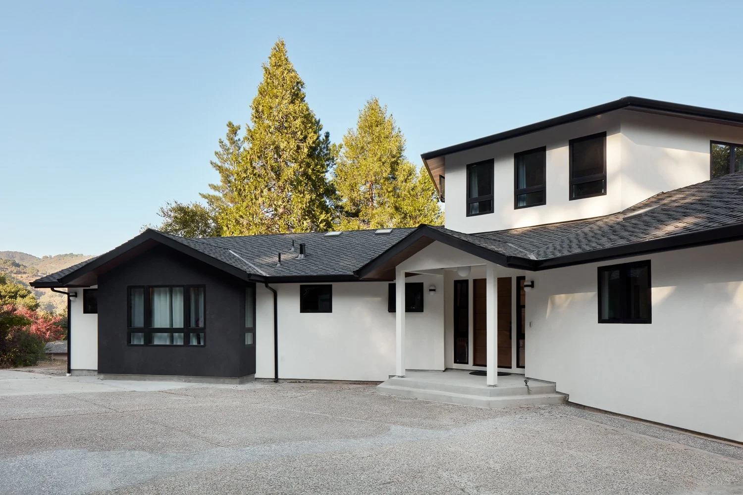 A 4000 sq ft modern Los Gatos rebuild with clean lines, bold contrast, and timeless curb appeal.