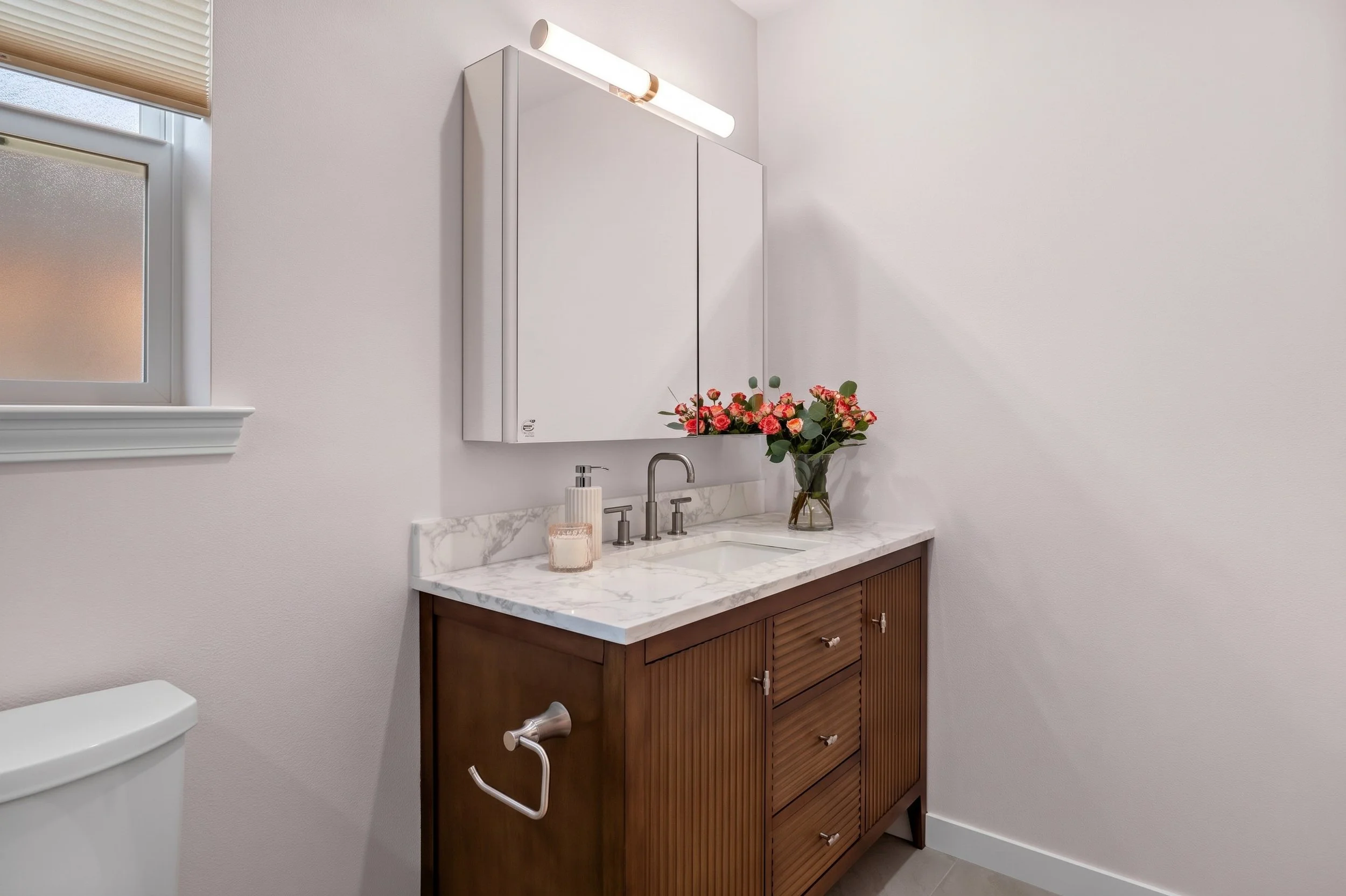 bathroom 1 (1).JPG