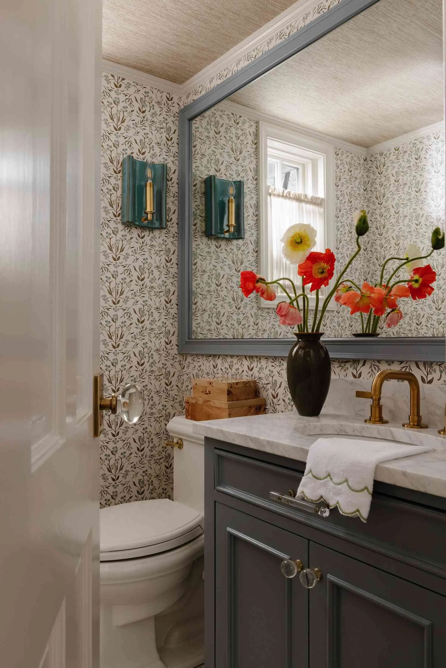 Elegant Half Bathroom Design Ideas for Small Luxury Spaces — EDR Design ...