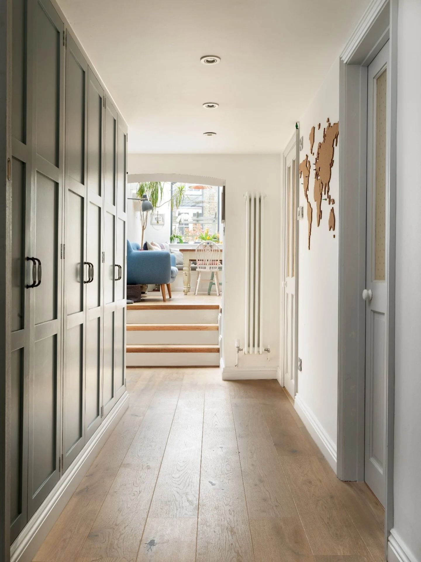 Your hallway doesn&rsquo;t have to be a dumping ground for shoes, bags, and coats. With smart, bespoke storage solutions, every item has its place - keeping your entrance neat, welcoming, and effortlessly stylish🏡💫

#bespokejoinery #interiordesign 