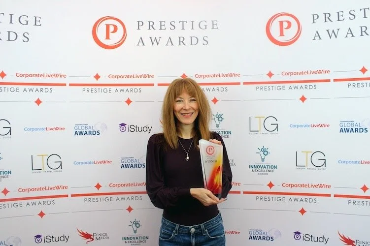 Sonnda Catto, nutritionist Glasgow, being presented with her award for Scotland's Nutritionist of the Year 2022/23