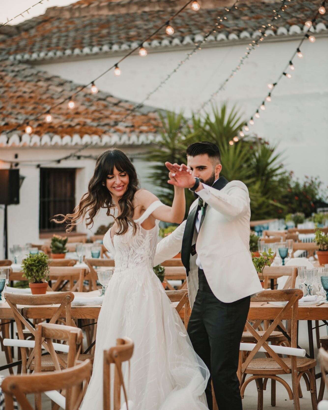 &iquest;Ready para el s&aacute;bado? 🙌🏼🎉😎 Por aqu&iacute;, claramente 🤪 #bodassrysrade #bodas2022 #se&ntilde;oryse&ntilde;orade #weddingplanner #organizadoradebodas #boda #wedding #weddingdress #weddingdecor 

Foto: @lightoffeathers 
WP: @senory