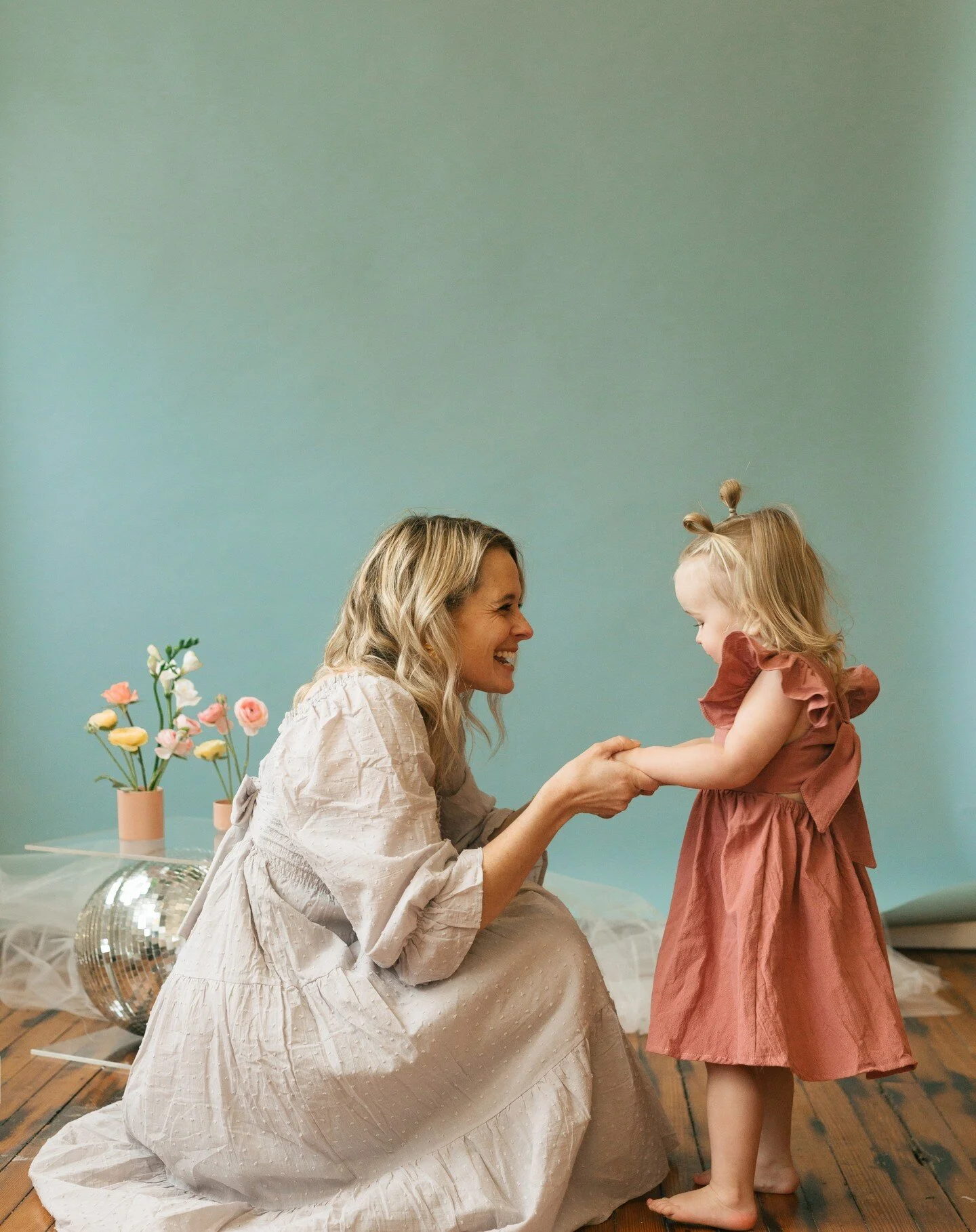 Mother's Day Mini Gift Sessions! DM for more info or follow the link in the bio!