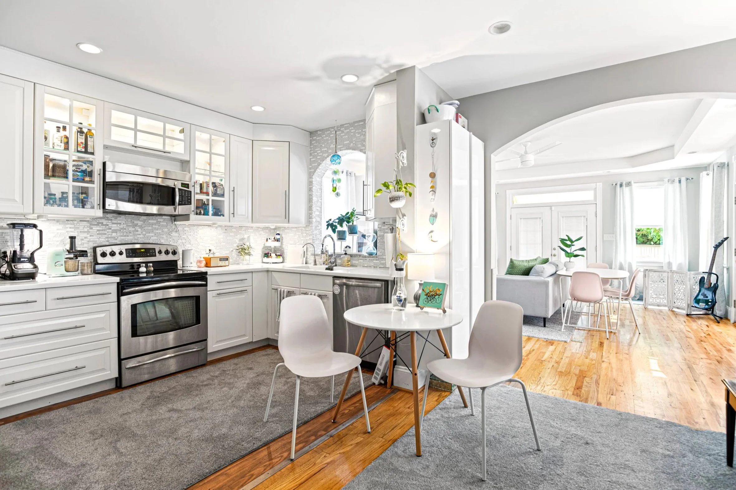 Enjoy preparing your favorite meals in the gourmet, fully-stocked kitchen. 