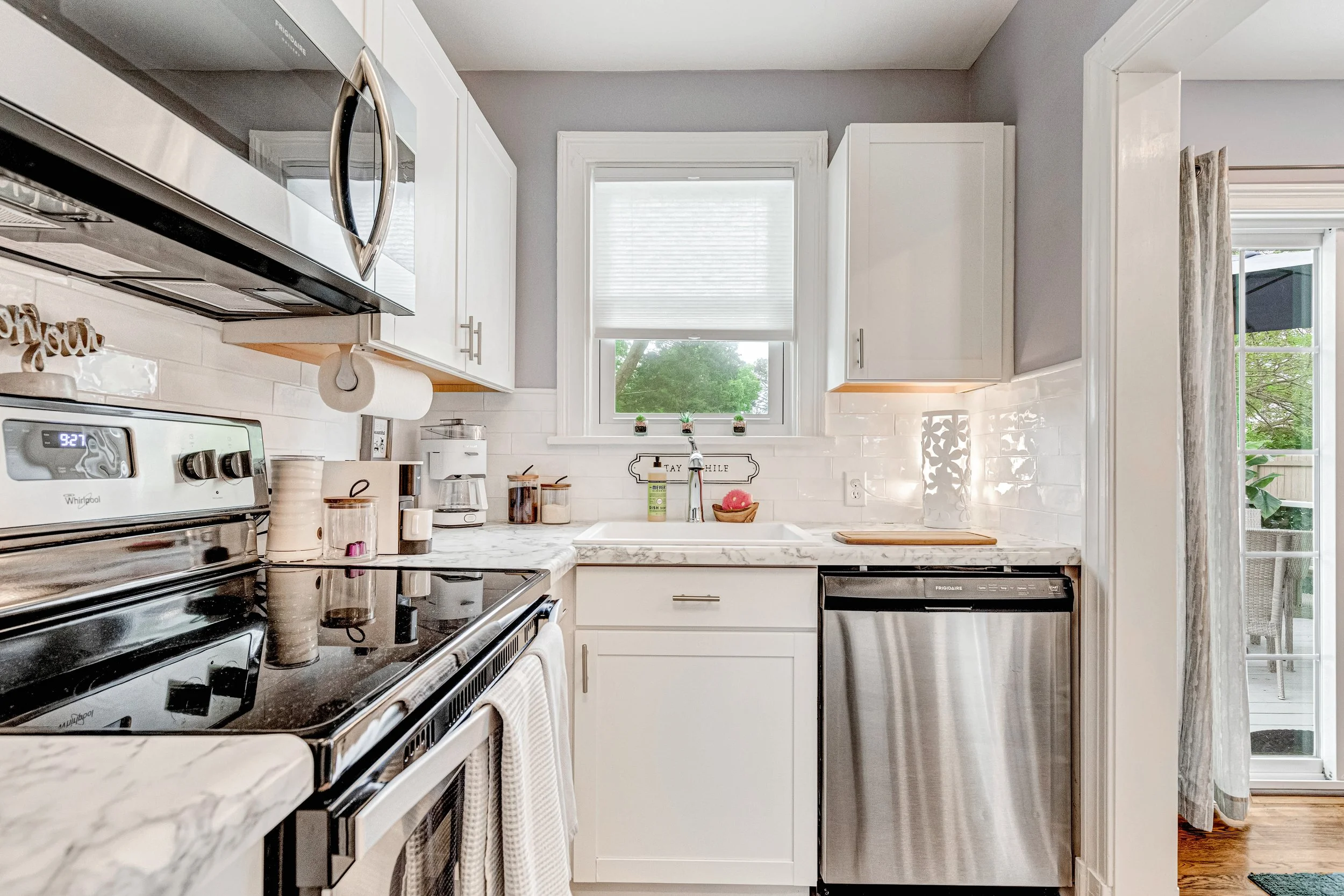 Start every morning with your favorite coffee using the espresso machine, drip coffee maker, and coffee grinder.