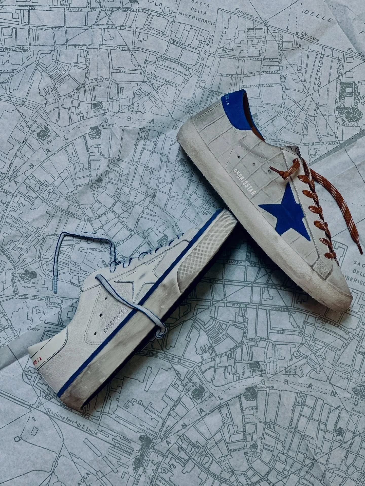 Walk your story. Wear your dreams.
Golden Goose &ndash; where every step leaves a mark.
Venice vibes, imperfectly perfect.

#GoldenGoose #Dreamers #Youniqueness #WornWithPride #VeniceToTheStreets
#B15Klagenfurt #B15Fashion #KlagenfurtStyle #klagenfur