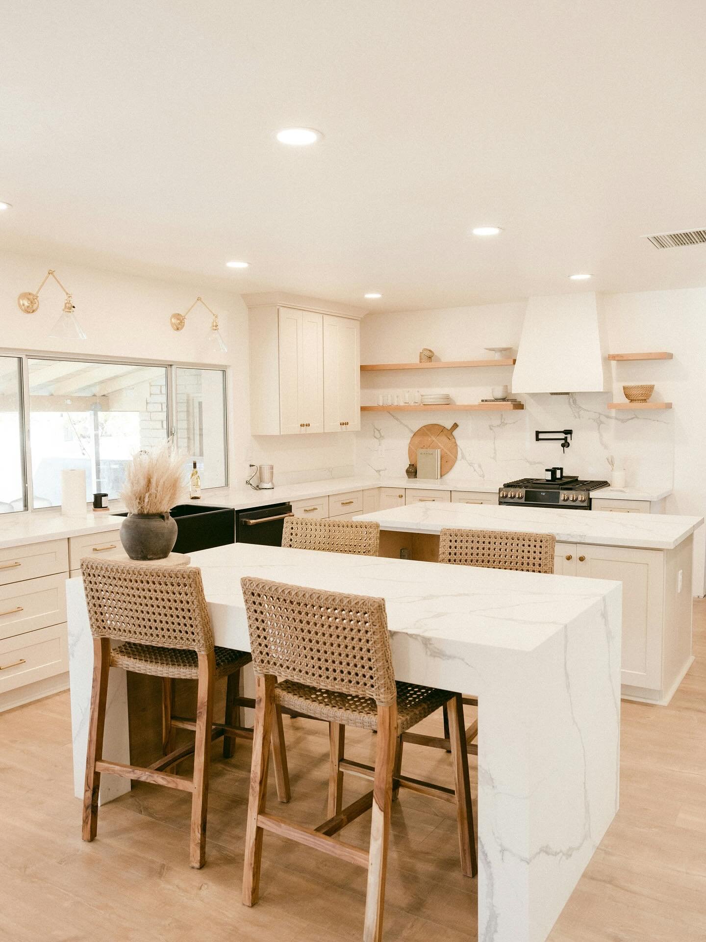Built to last. Designed to impress. 🔨✨
We use only high-quality, durable materials to ensure your kitchen stands the test of time &mdash; and looks incredible doing it.

🪵 Premium Cabinets | 🧱 Stone Countertops | 💡 Modern Fixtures
📞 Get your quo
