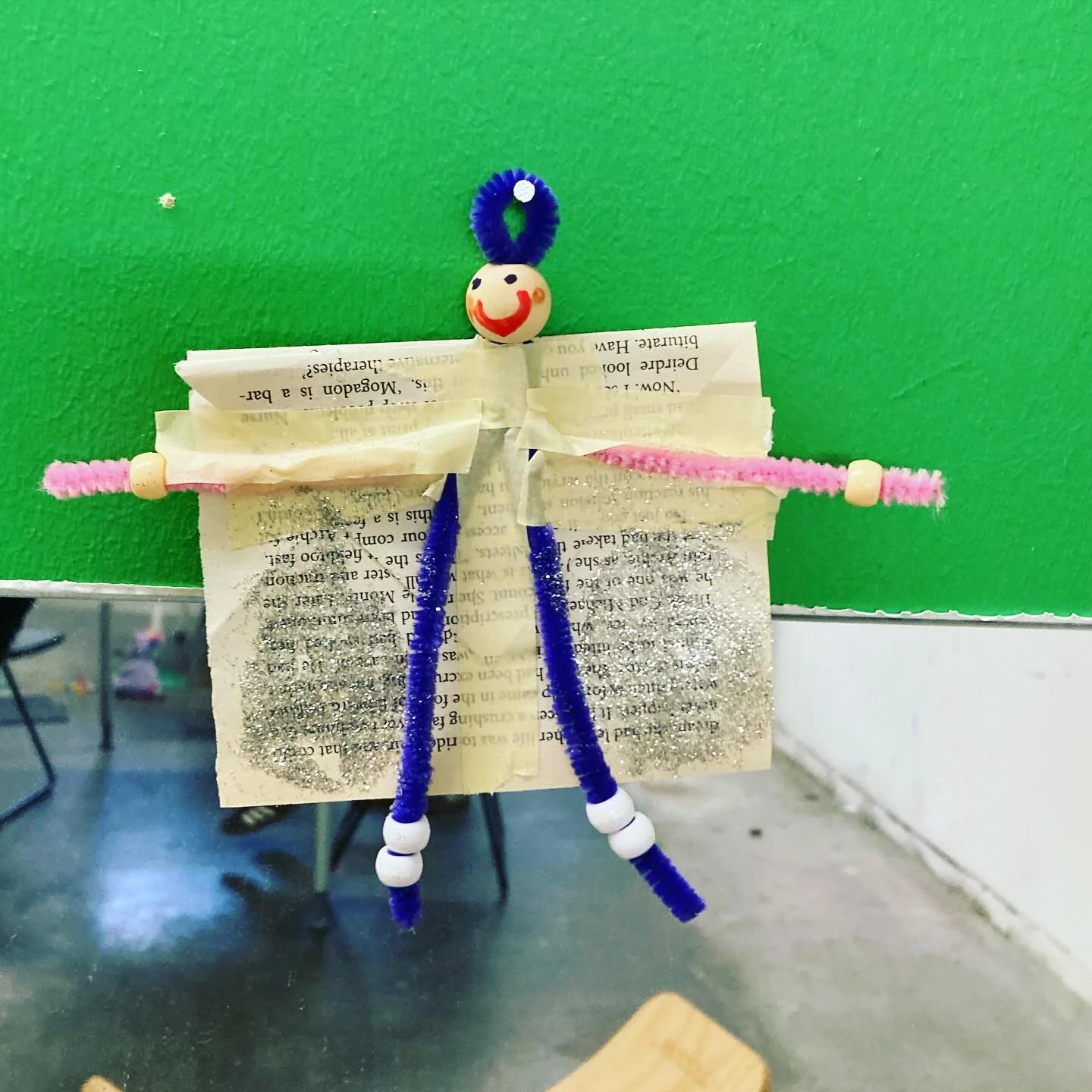 In de workshop &lsquo;Omgeboekt&rsquo; gingen we aan de slag met oude boeken 📚. Geen opdracht, wel vrij experimenteren!