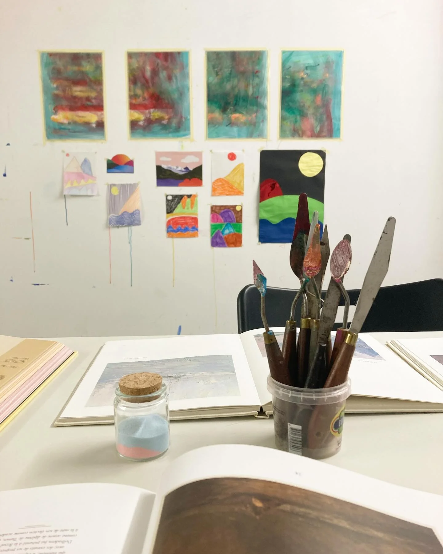 We zijn 2026 gestart met het thema &lsquo;Vrolijke landschapskunst&rsquo;. Ge&iuml;nspireerd door de fantastische Etel Adnan 🌄🏞️🌁🌅. En ook een beetje Turner, Van Gogh &amp; Monet.