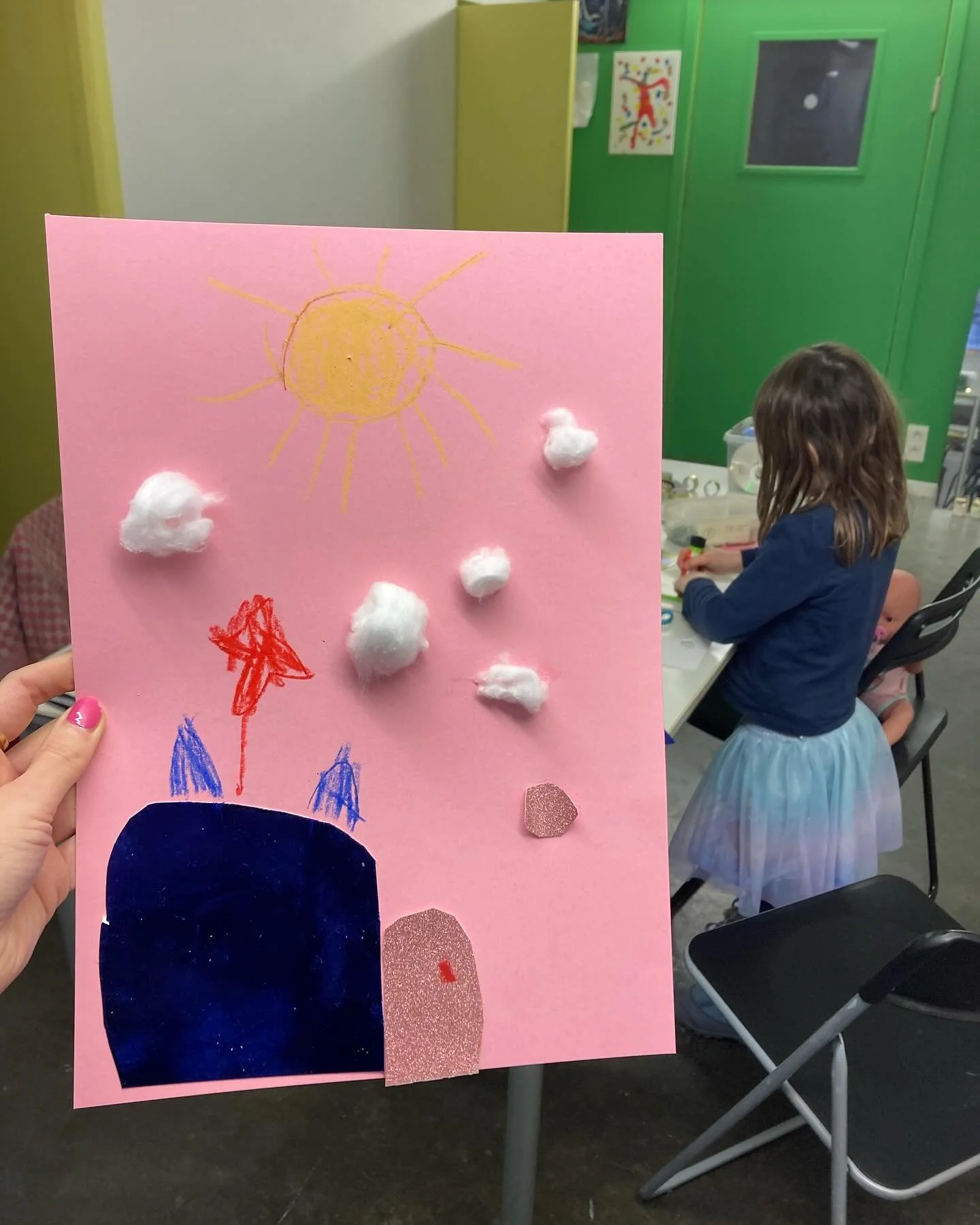 Vrolijke landschappen, ge&iuml;nspireerd door Etel Adnan, Turner, Monet en Van Gogh. Ze maakten een sneeuwlandschap op de Noordpool, iets met zon en zee, een ruimtelandschap en een woestijnlandschap met gekleurd zout in een potje. Vrije interpretatie