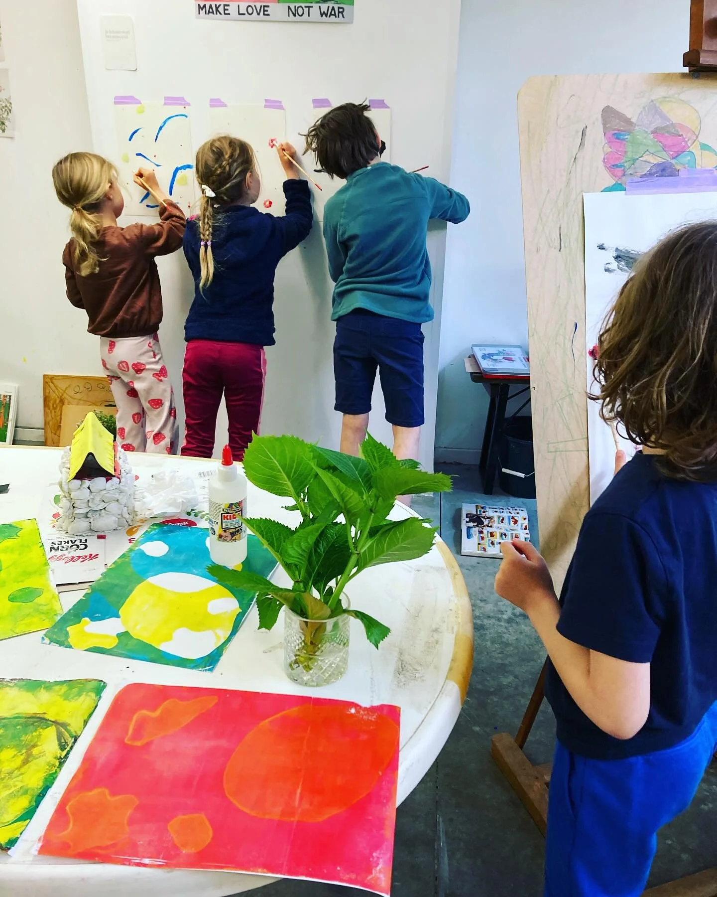 Workshop &lsquo;The Arrival of Spring&rsquo; over David Hockney. Met al dat slecht nieuws op tv zou je je bijna afvragen of er ook nog goed nieuws is. Ja hoor: Het is lente! 🌼🌸☀️💦🌻🌷🌺🪻🌱☘️🌿🪴