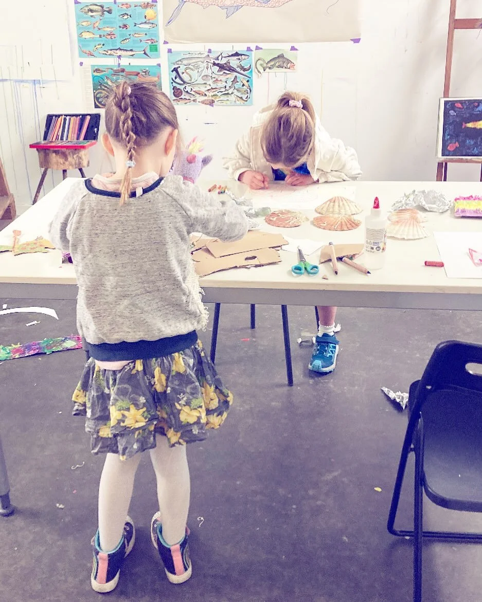Girls in actie tijdens de workshop &lsquo;Something fishy&rsquo; 🐠🐡🐟