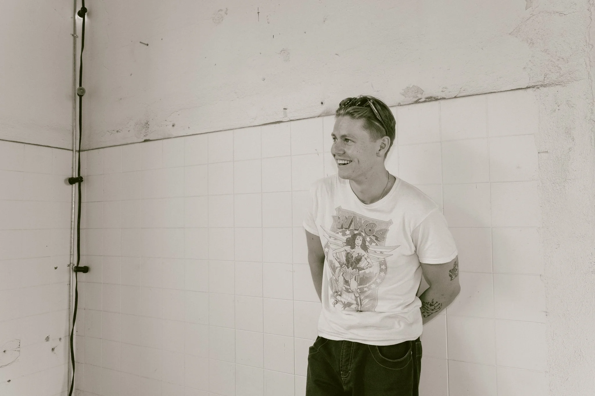 VIKTIGE DRÅPER FULLT GLASS BTS BW-48.jpg