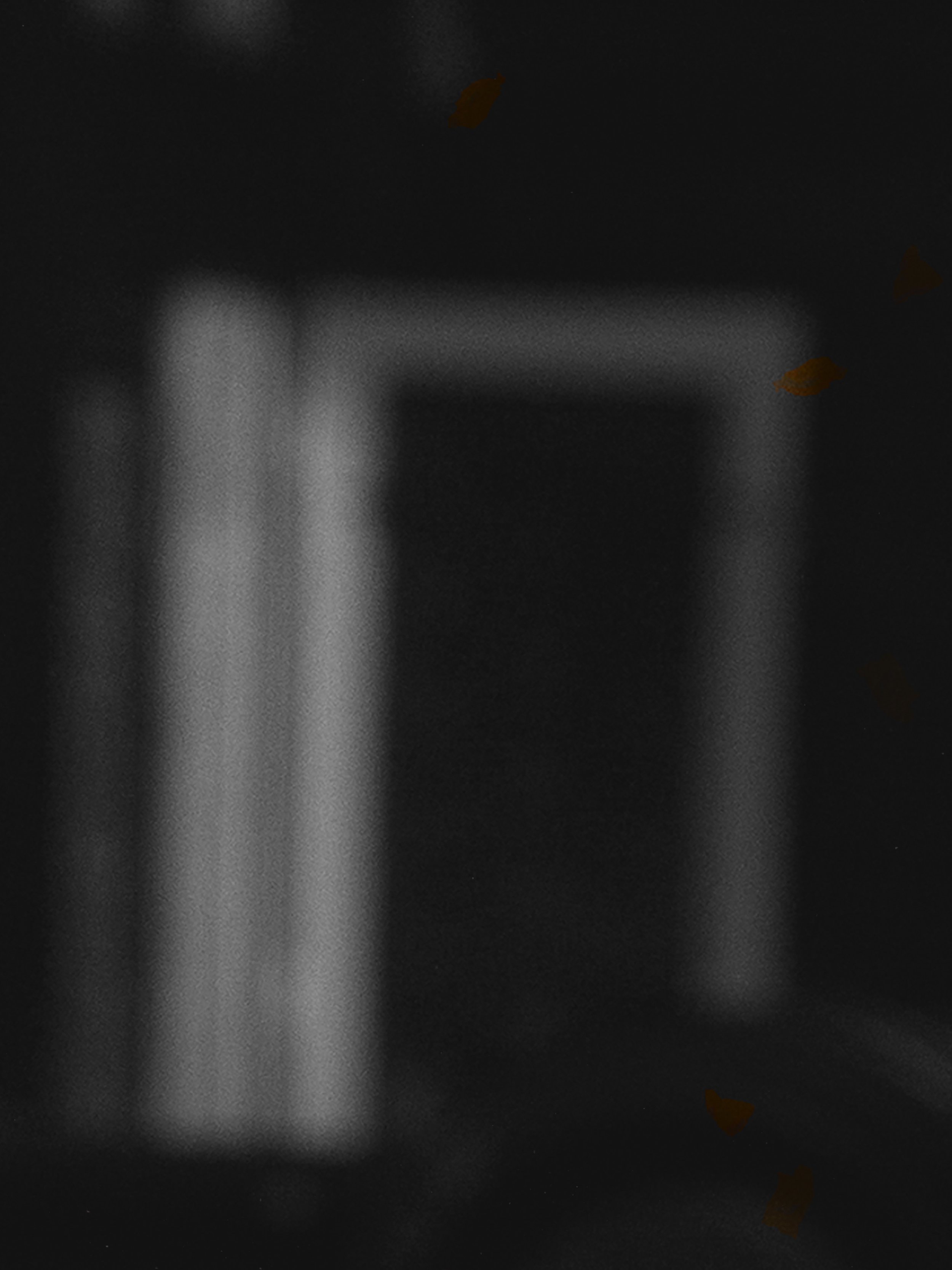 Audelàdumiroir.jpg